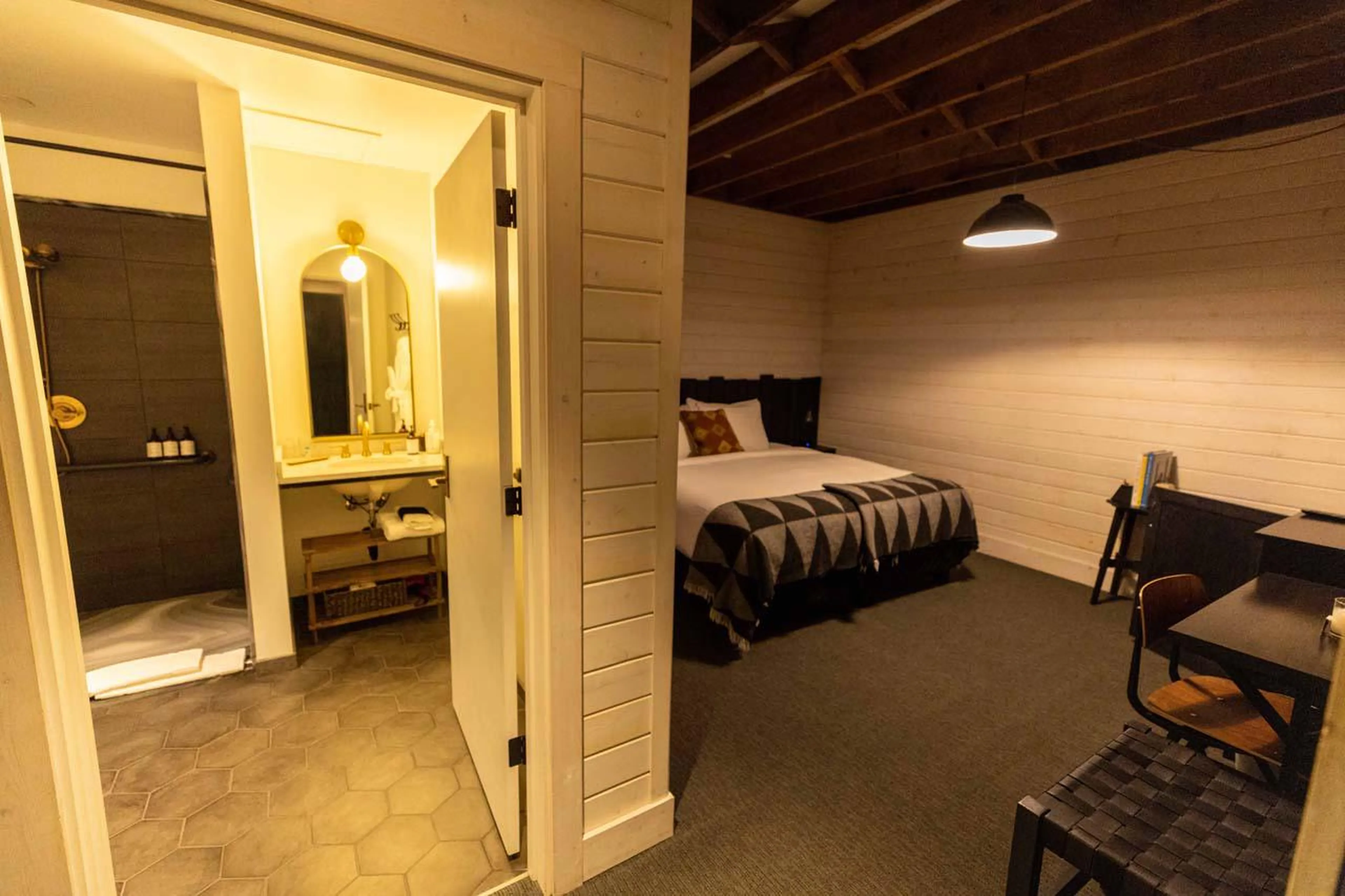 Traveller Room at Eleven Revelstoke Lodge