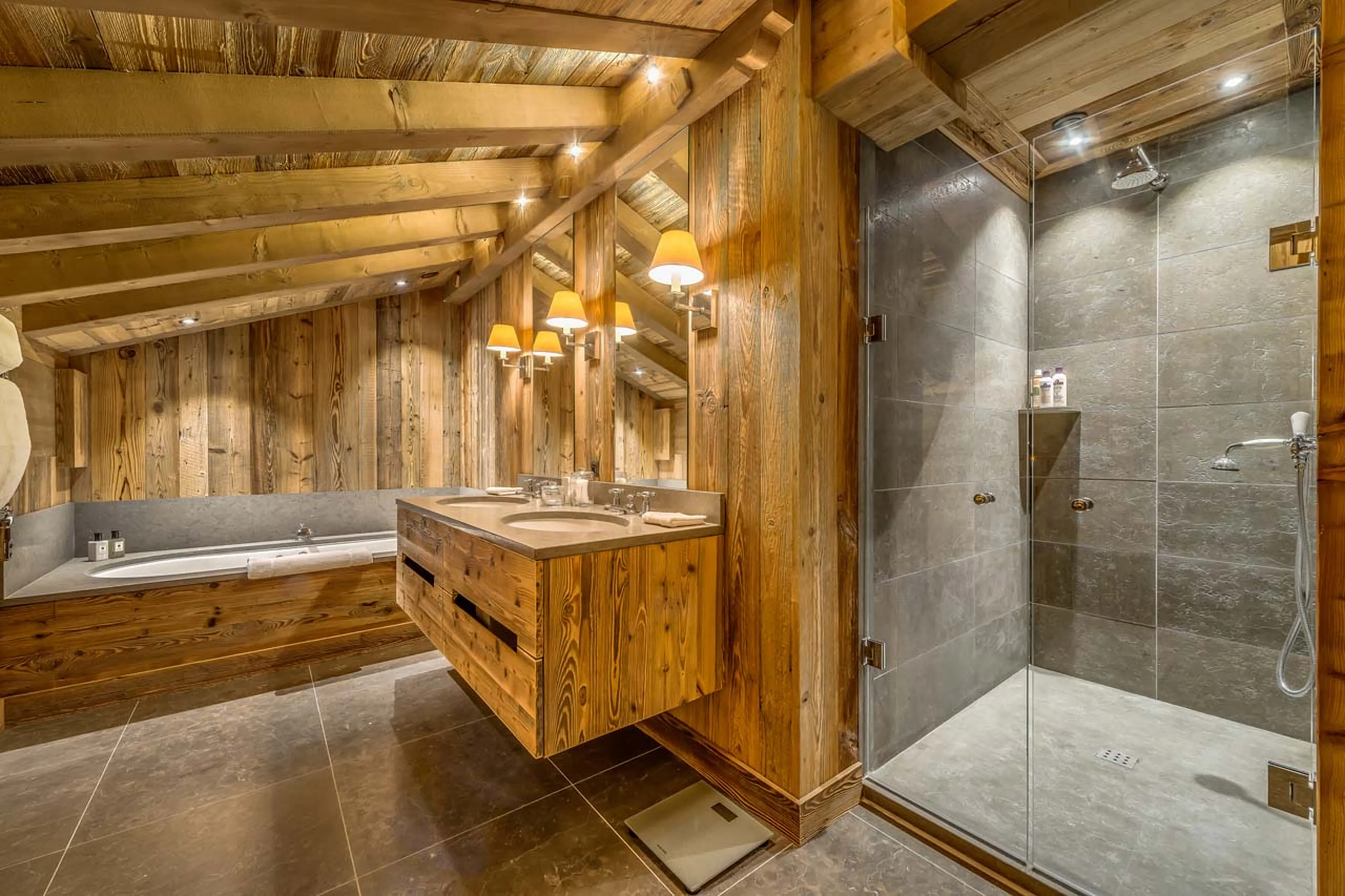 En-suite bathroom at Etoile Filante in Val d'Isere