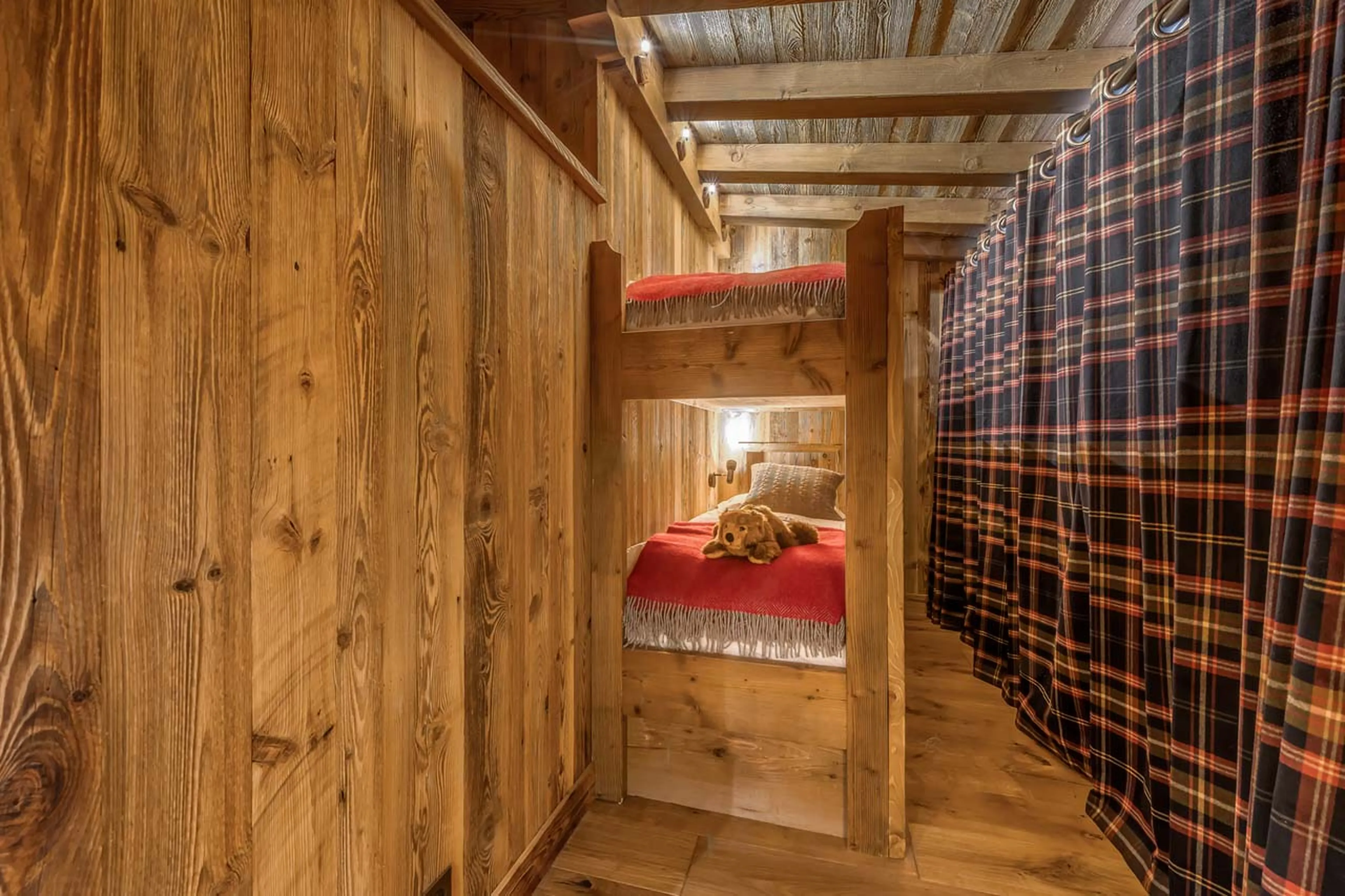 Bedroom three bunks at Etoile Filante in Val d'Isere