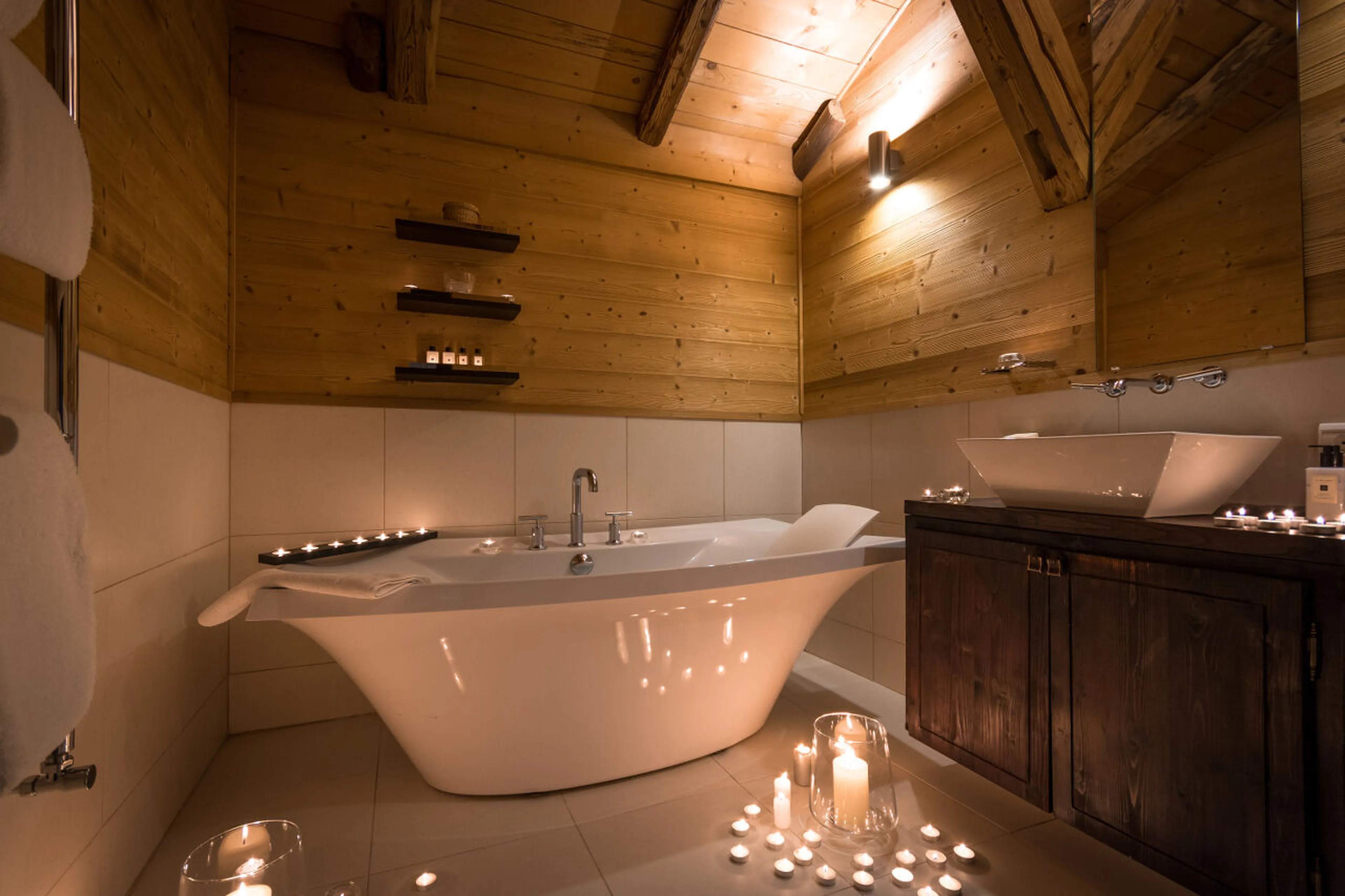En-suite master bathroom with free-standing bath in Ferme de Moudon in Les Gets