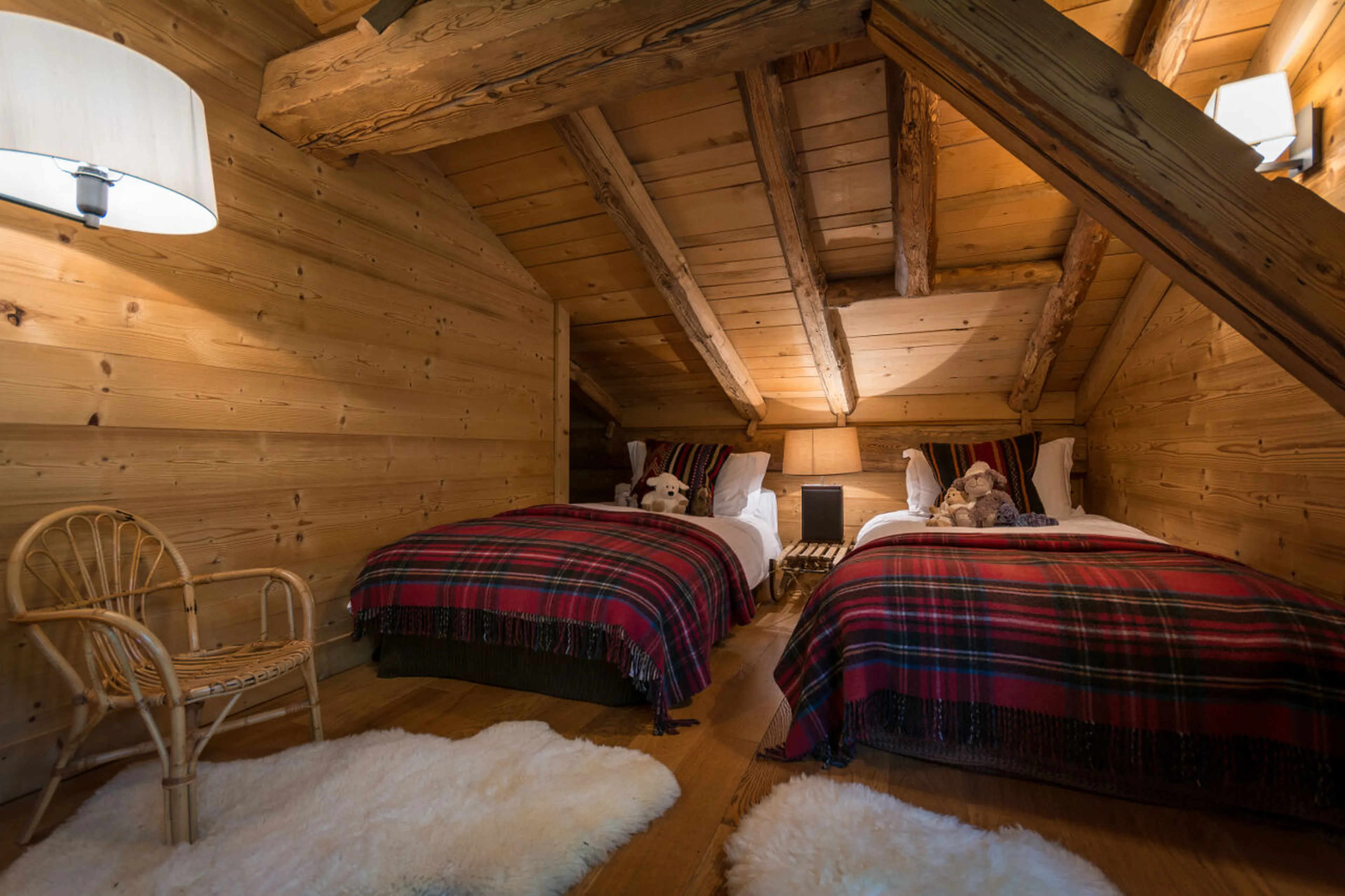 Bedroom with two single beds and separate shower room in Ferme de Moudon, Les Gets