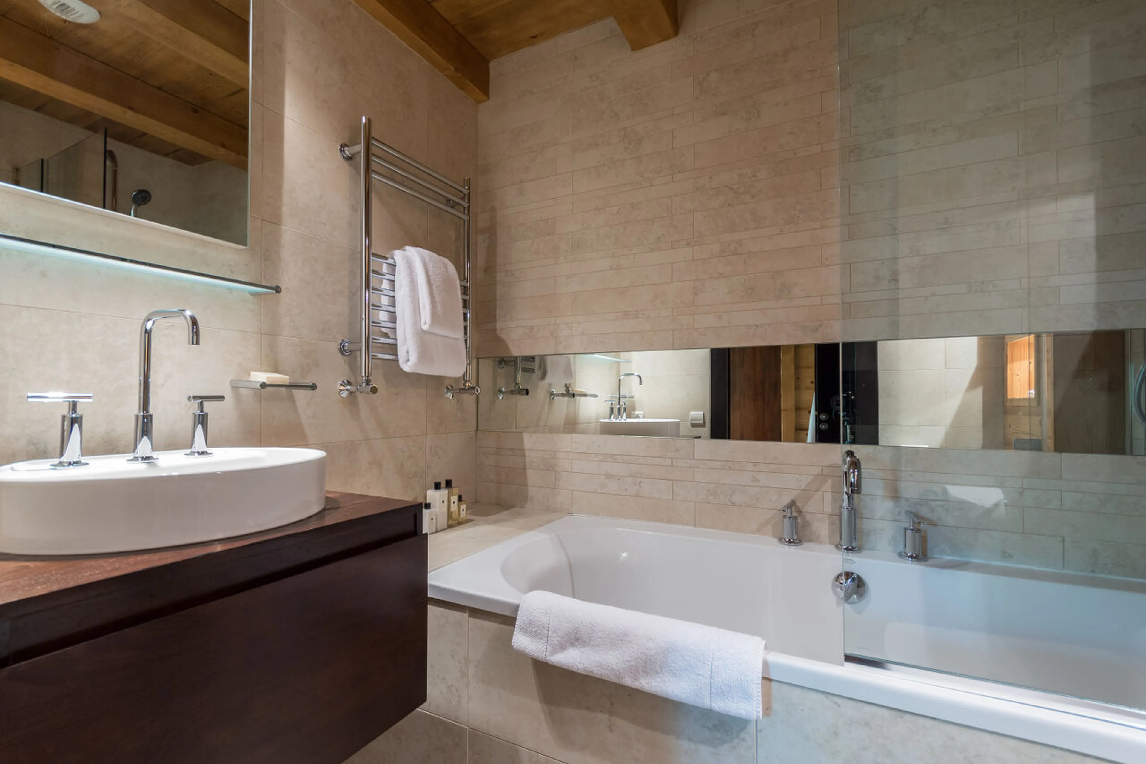 En-suite bathroom with granite finishes in Ferme de Moudon in Les Gets
