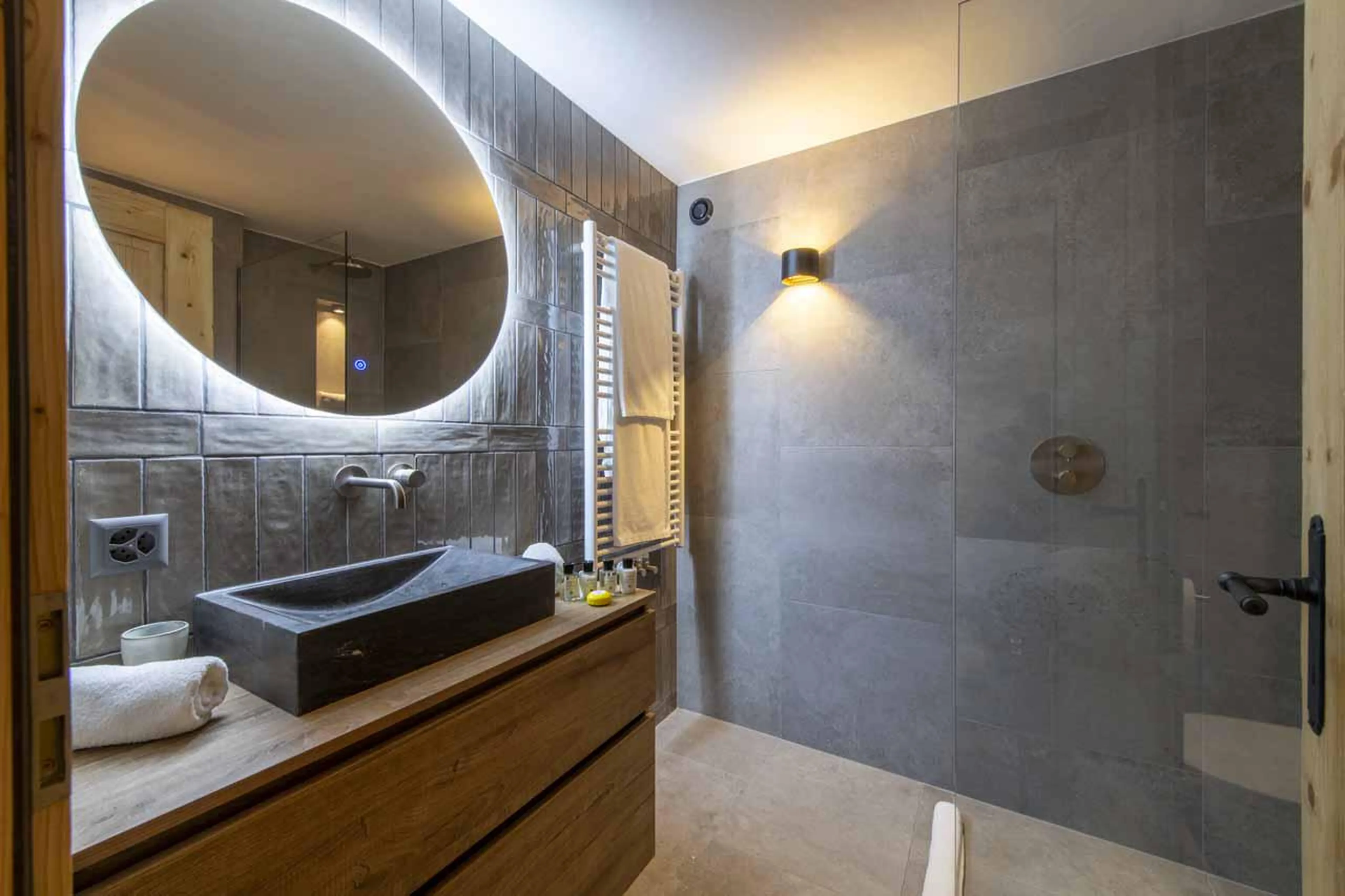 Double bedroom en-suite shower room in Fleur de Lin 204, Verbier