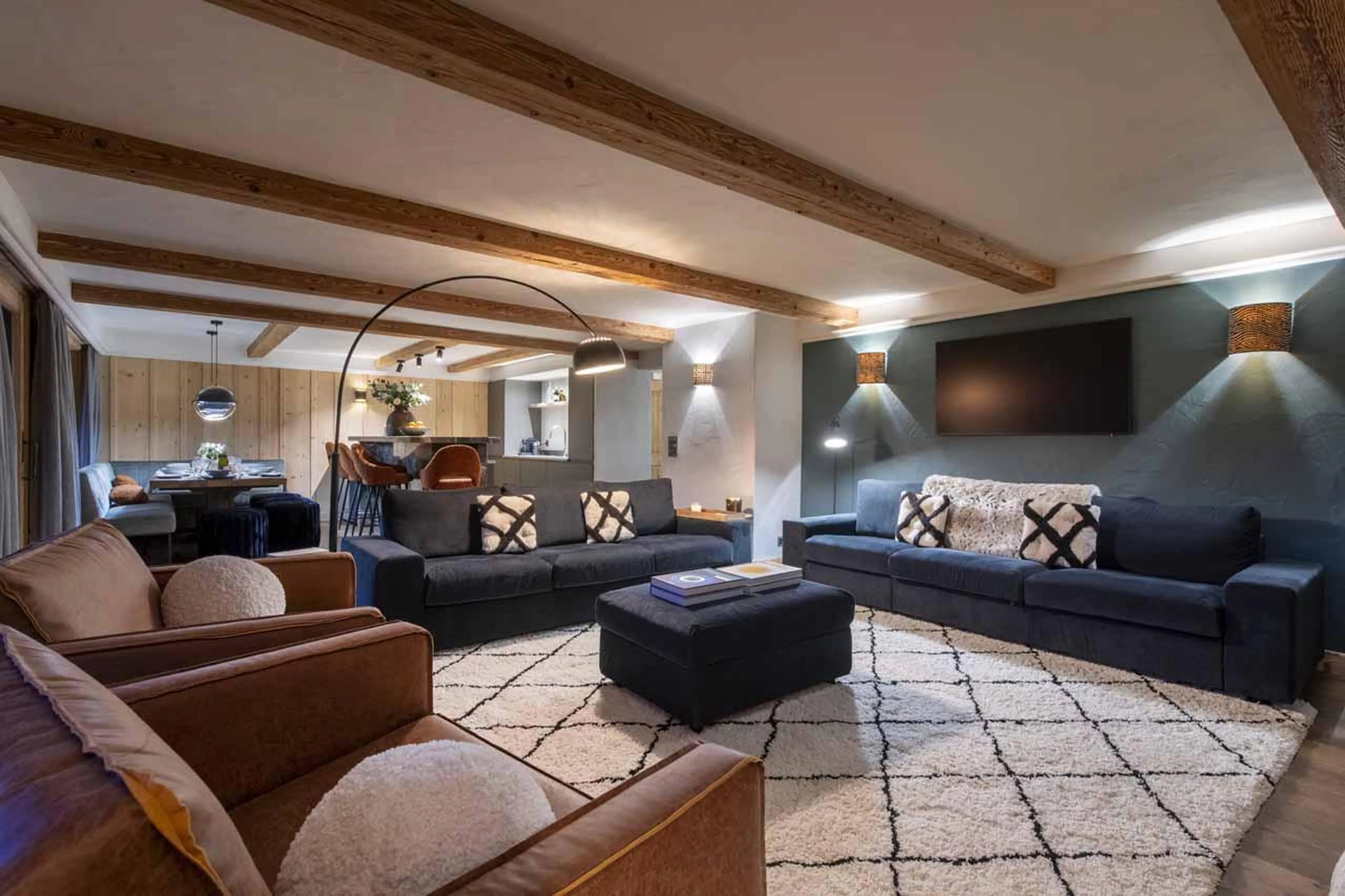 Open-plan living area in Fleur de Lin 204, Verbier