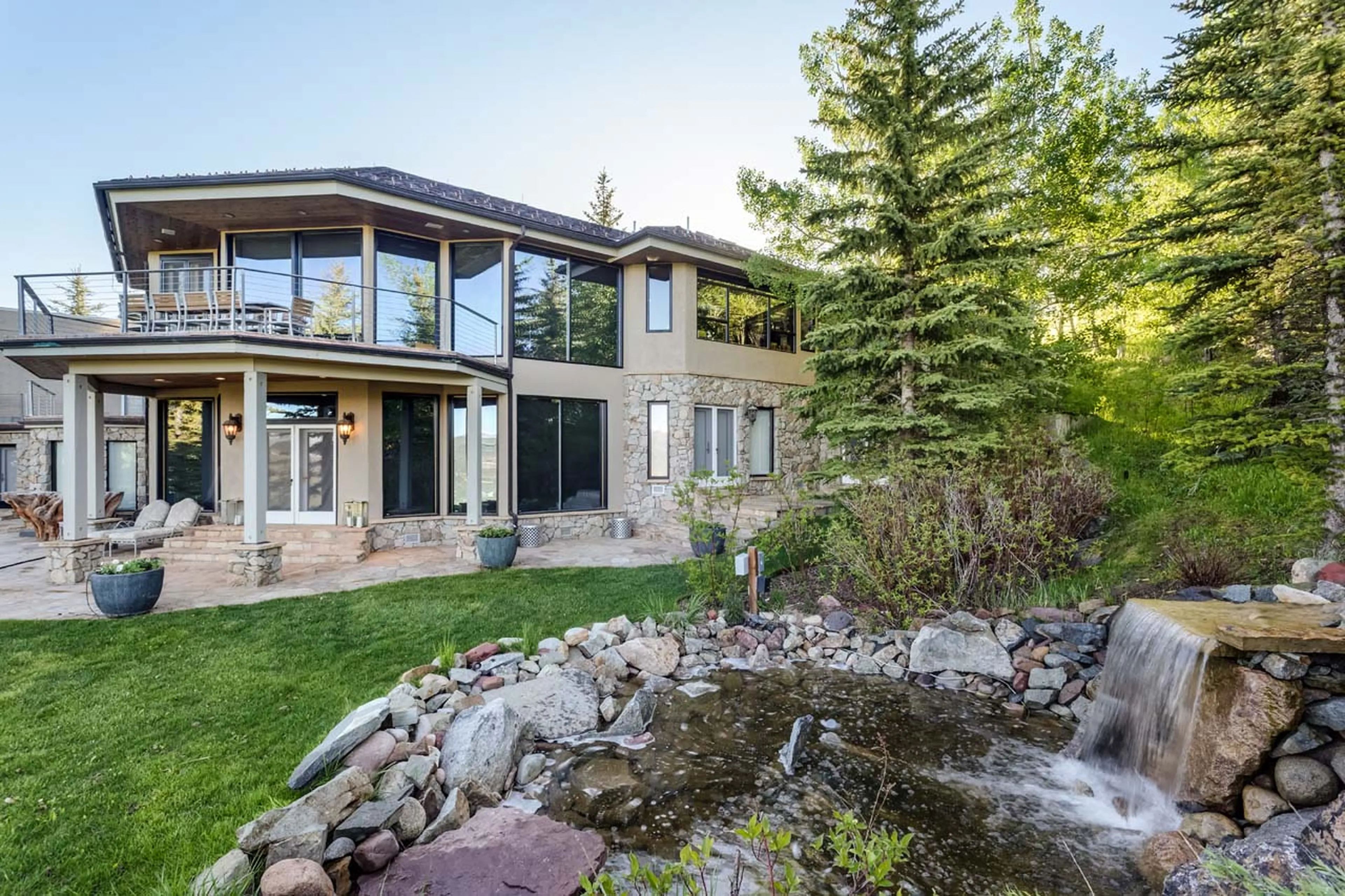 Exterior of Four Peaks Estate in Aspen
