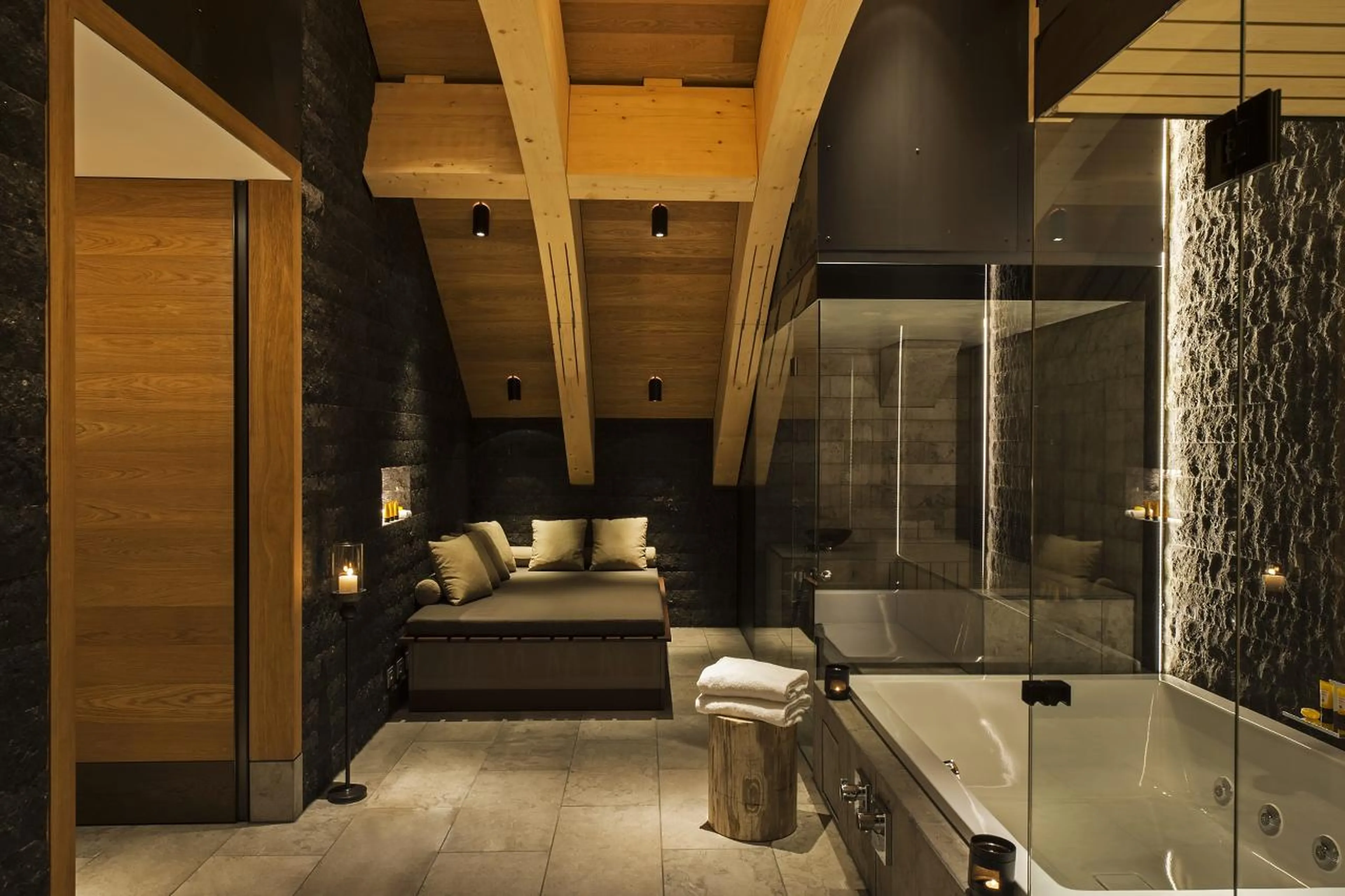 Jacuzzi and spa area at Furka Suite in Andermatt