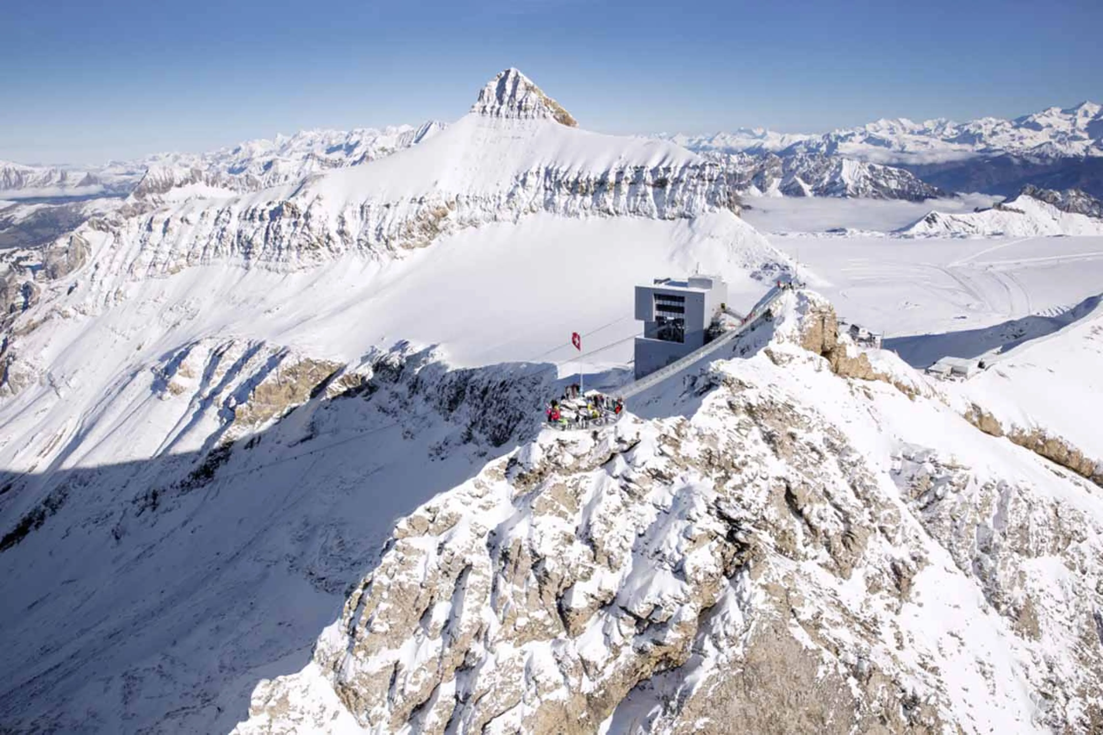 Glacier 3000 peak to peak walk