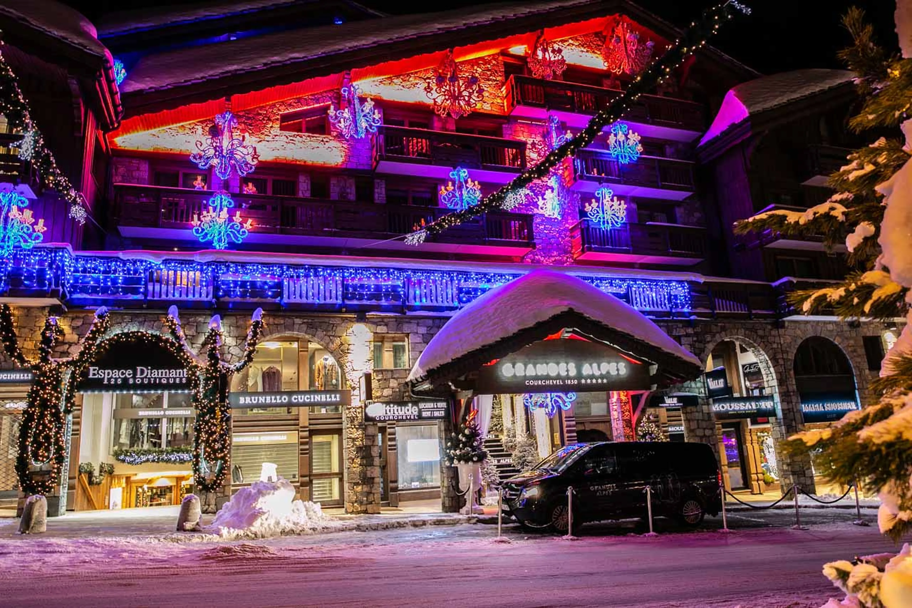 Exterior at night of Apartment Amethyst in Courchevel 1850