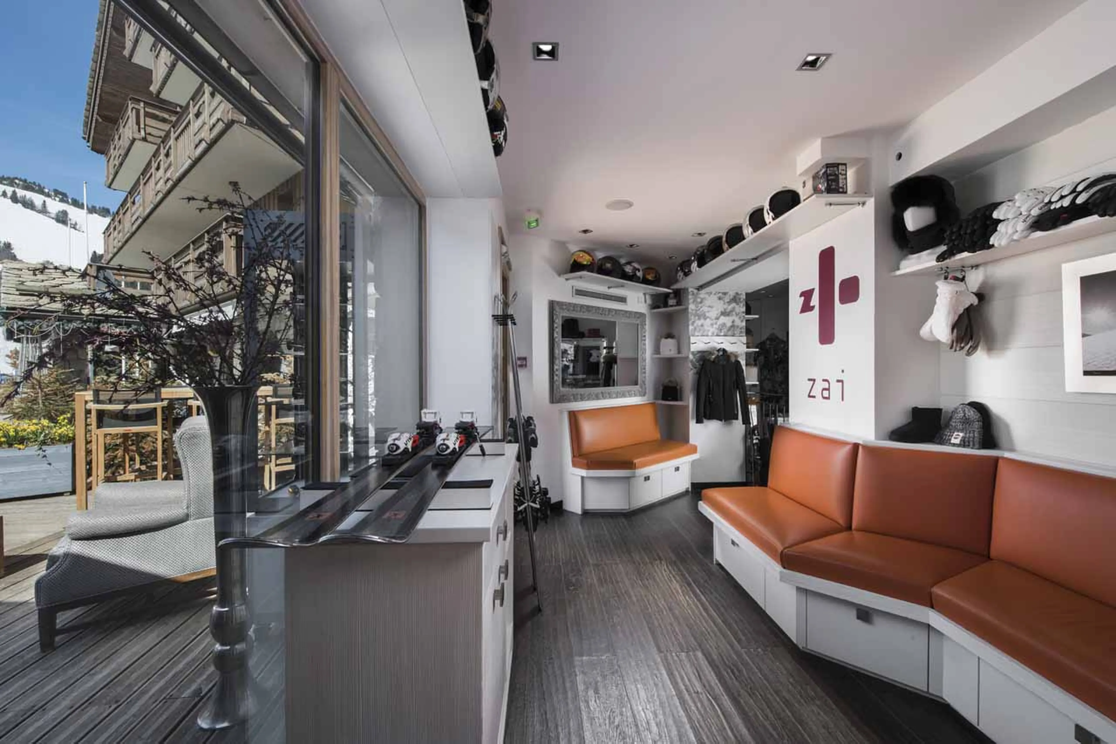 Ski room with direct access to slopes at Apartment Amethyst in Courchevel 1850