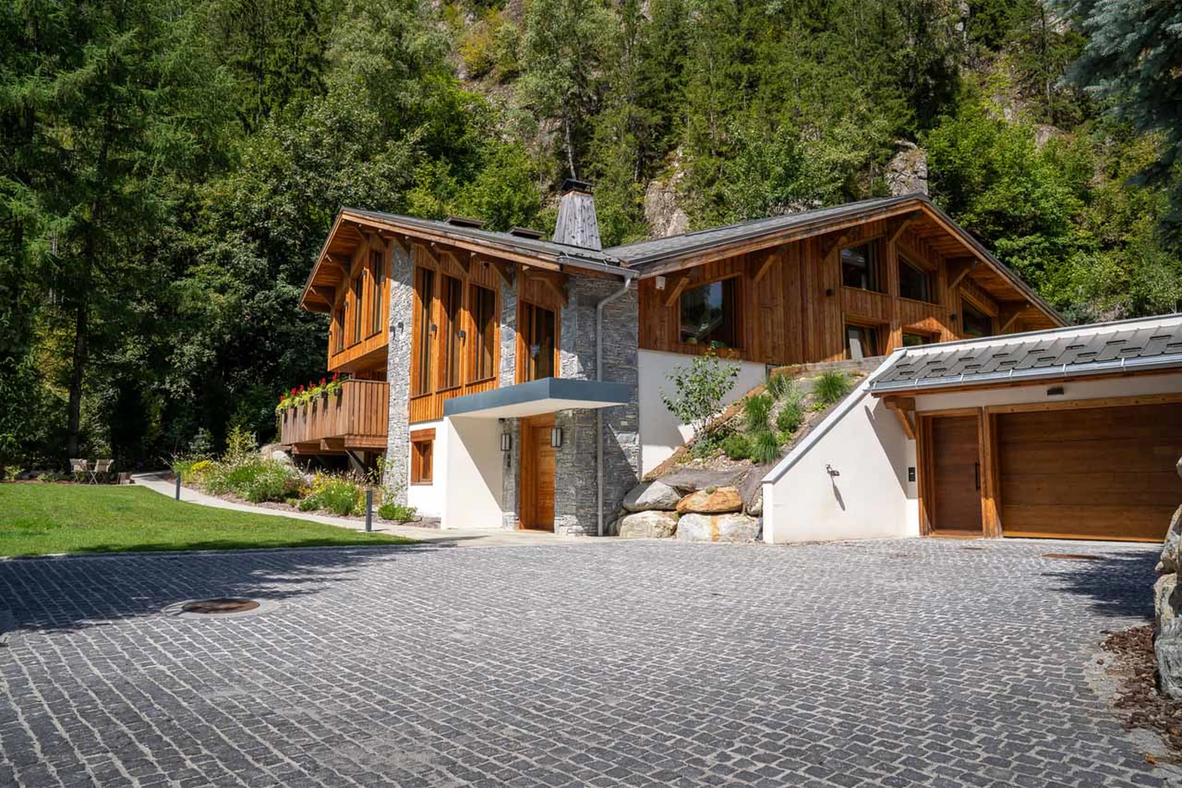 Exterior at Granite Mountain Lodge in Chamonix