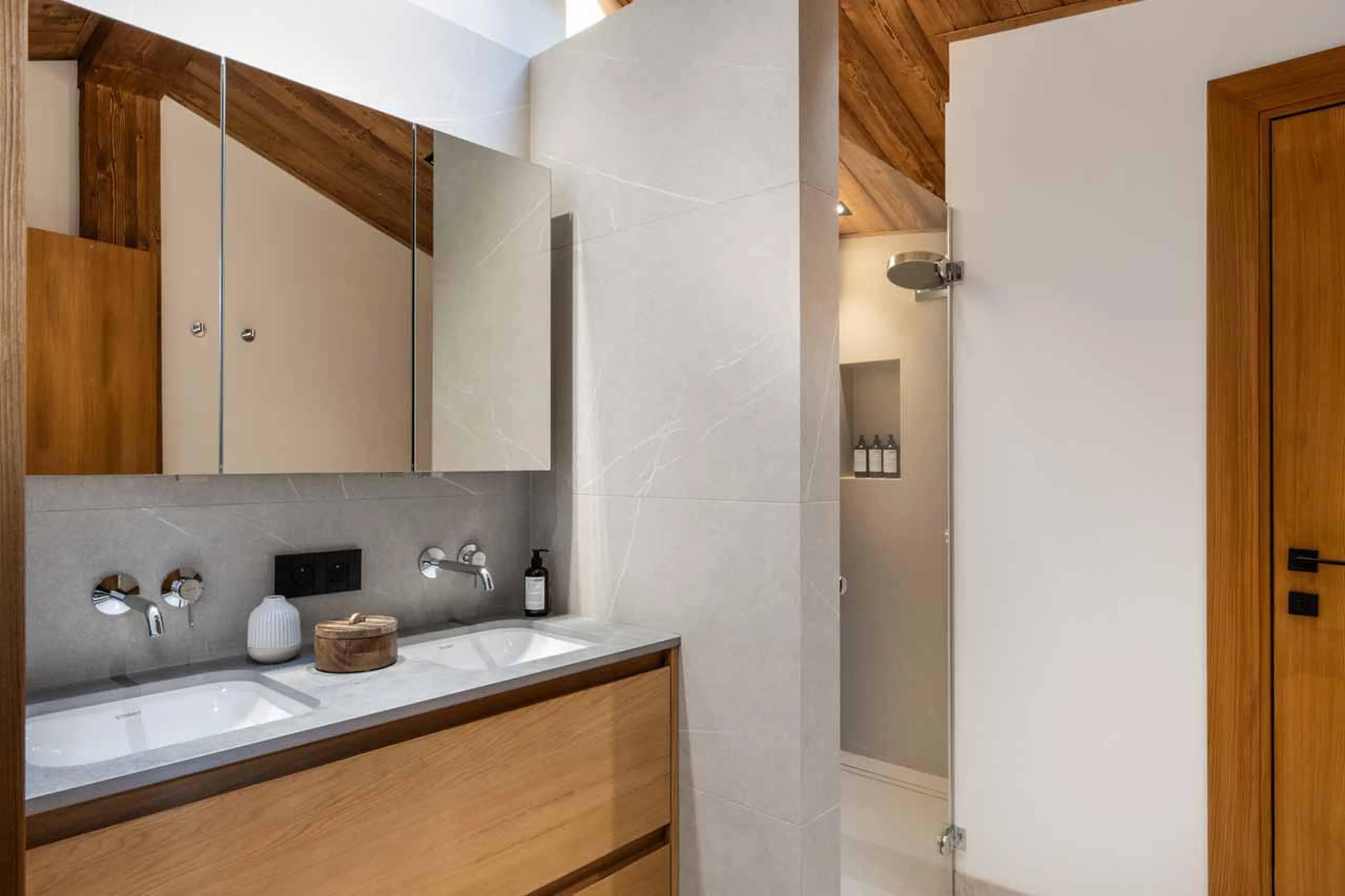 En-suite shower room at Granite Mountain Lodge in Chamonix