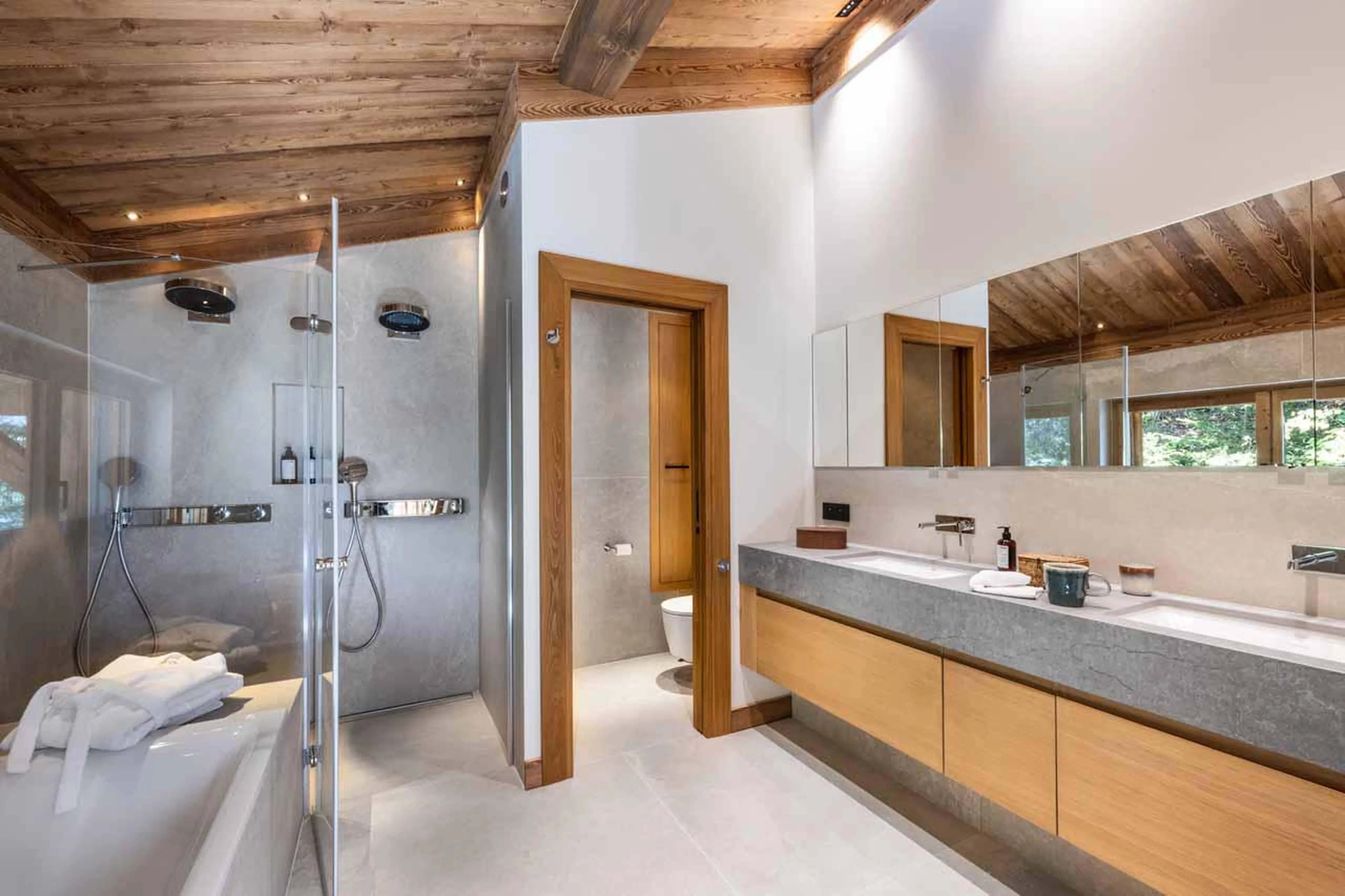 En-suite bathroom with bath and double shower at Granite Mountain Lodge in Chamonix