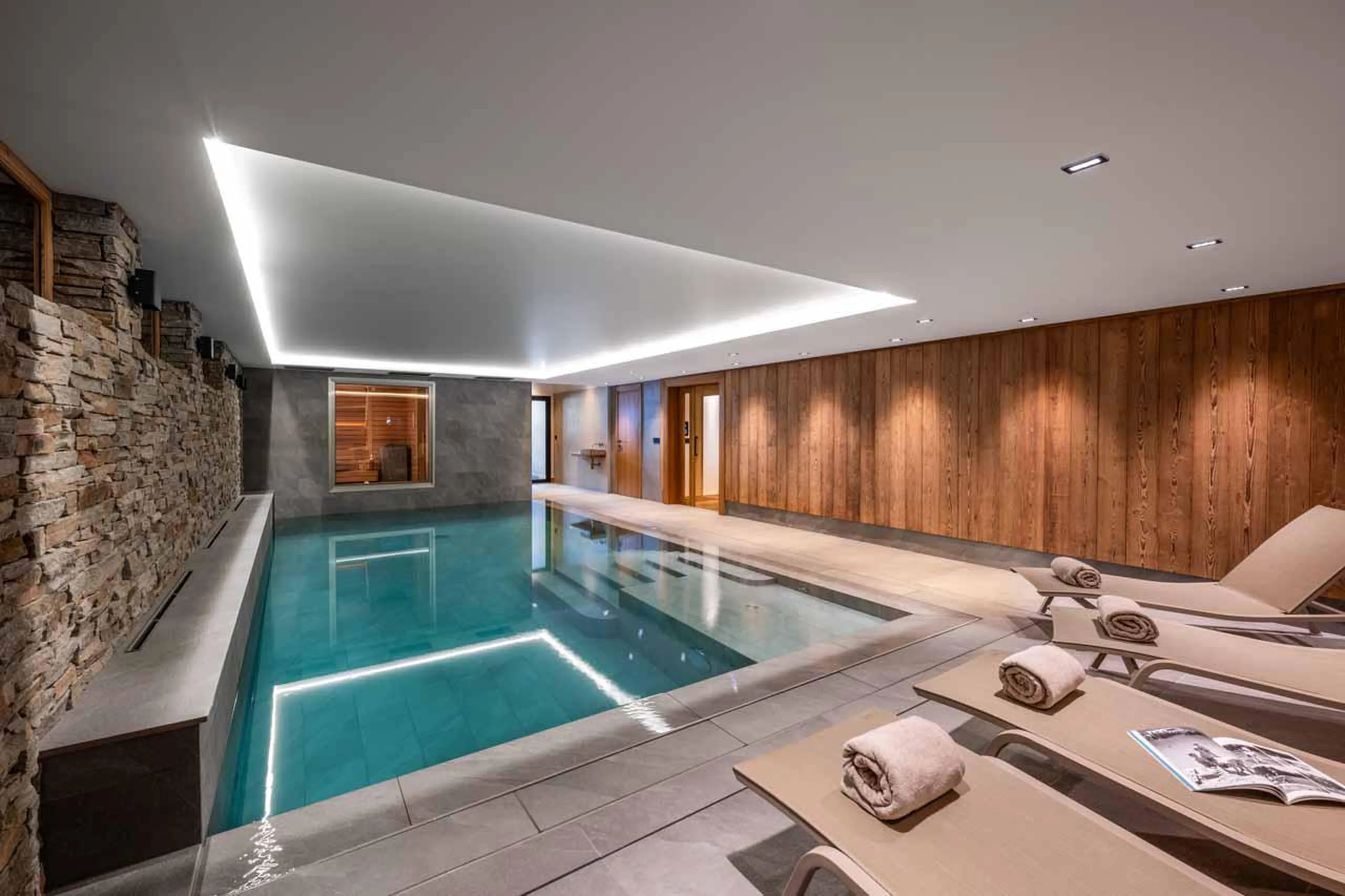 Spacious indoor swimming pool with relaxation area at Granite Mountain Lodge in Chamonix