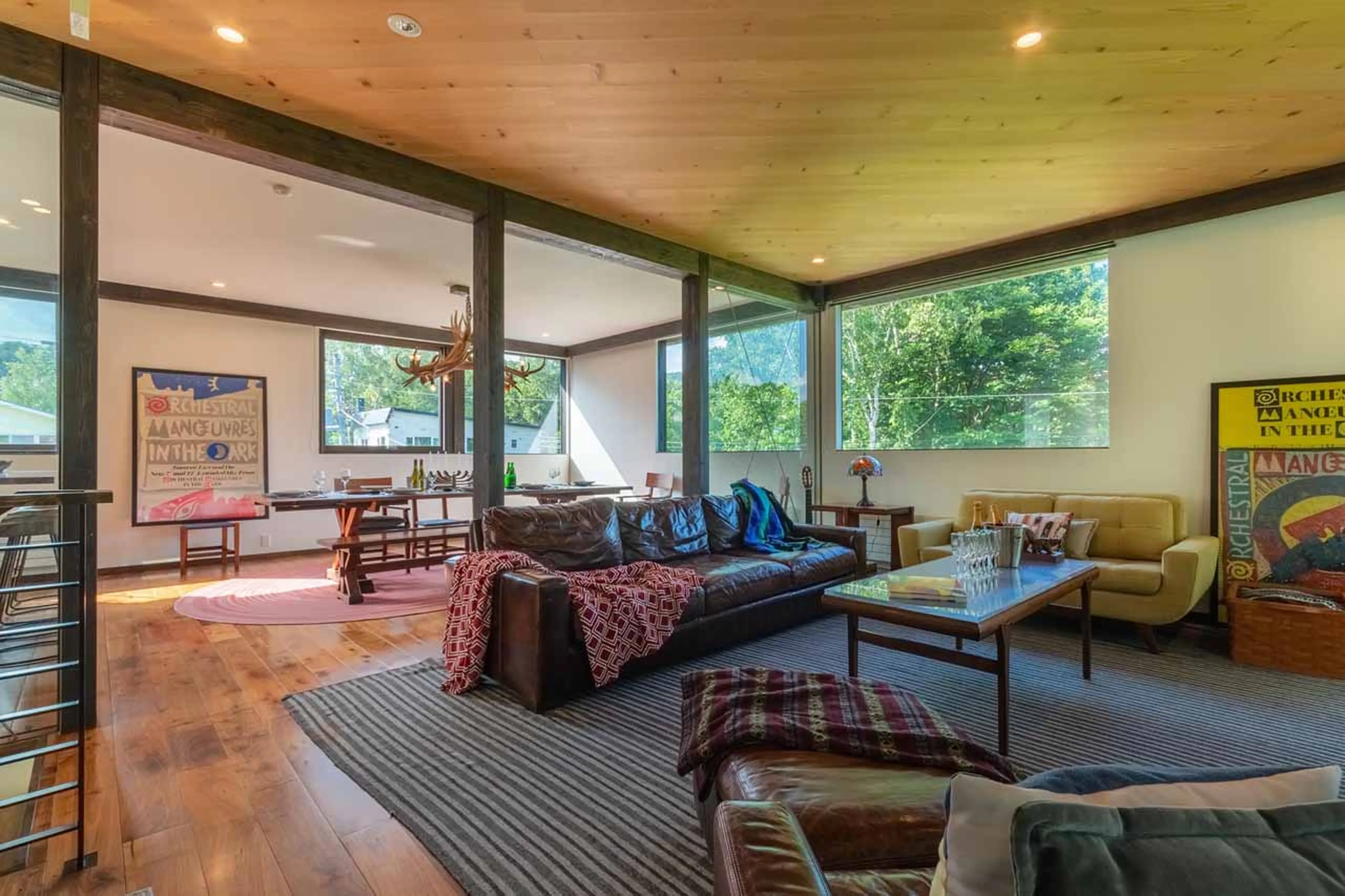 Living and dining area at Gustav's Hideaway in Niseko