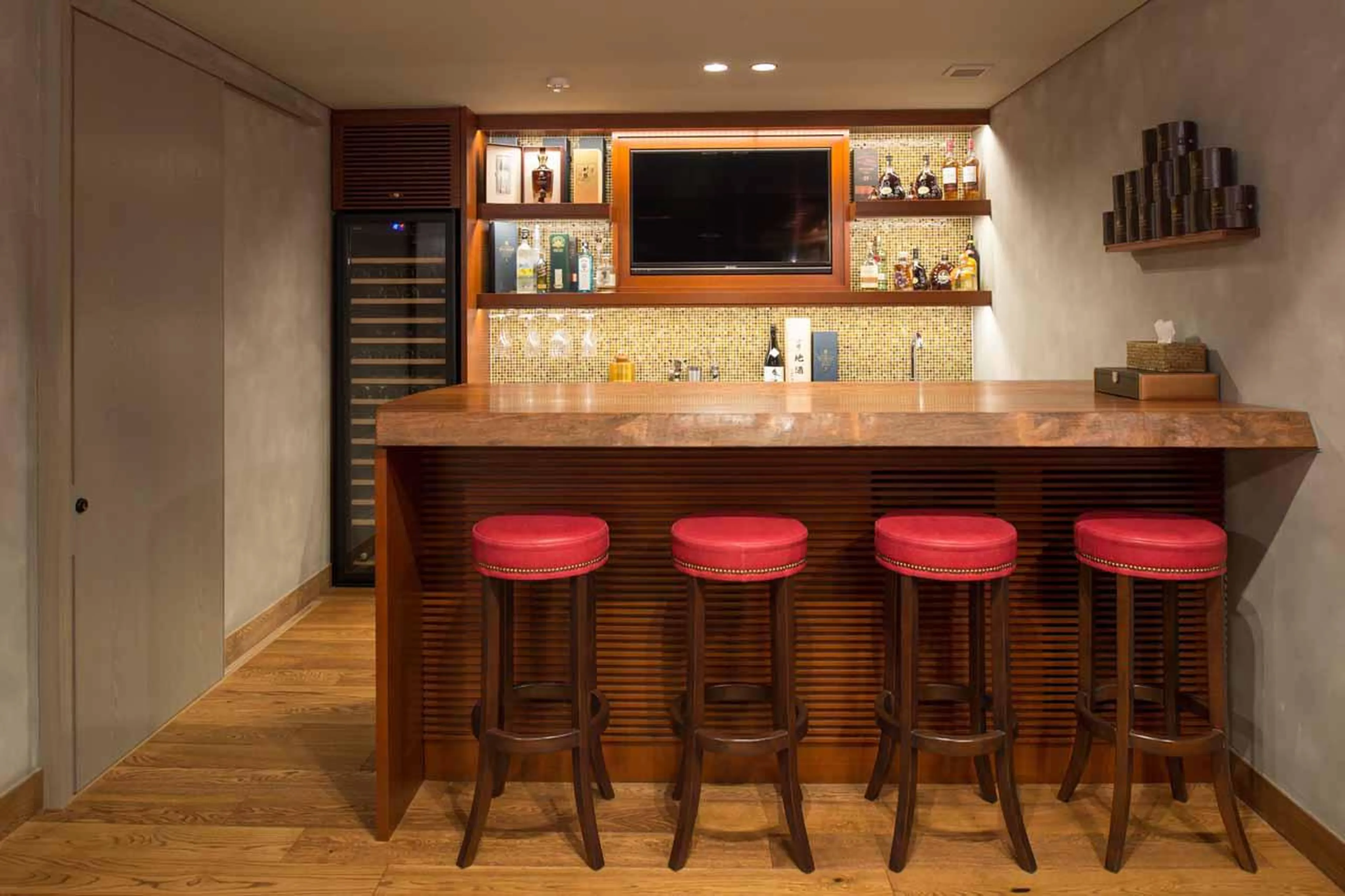 Bar seating in Hakuchozan in Niseko