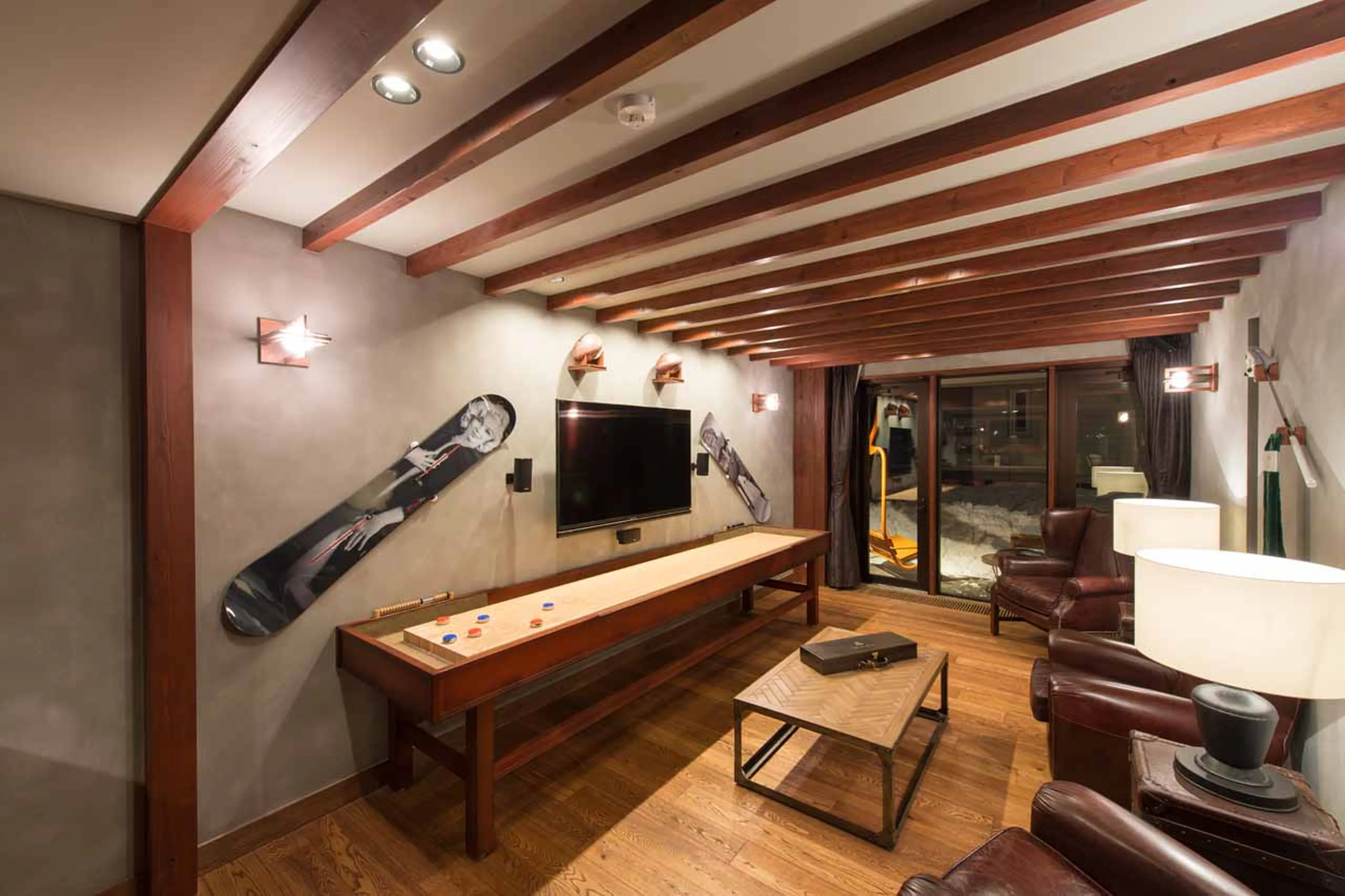 TV and shuffleboard table at Hakuchozan in Niseko