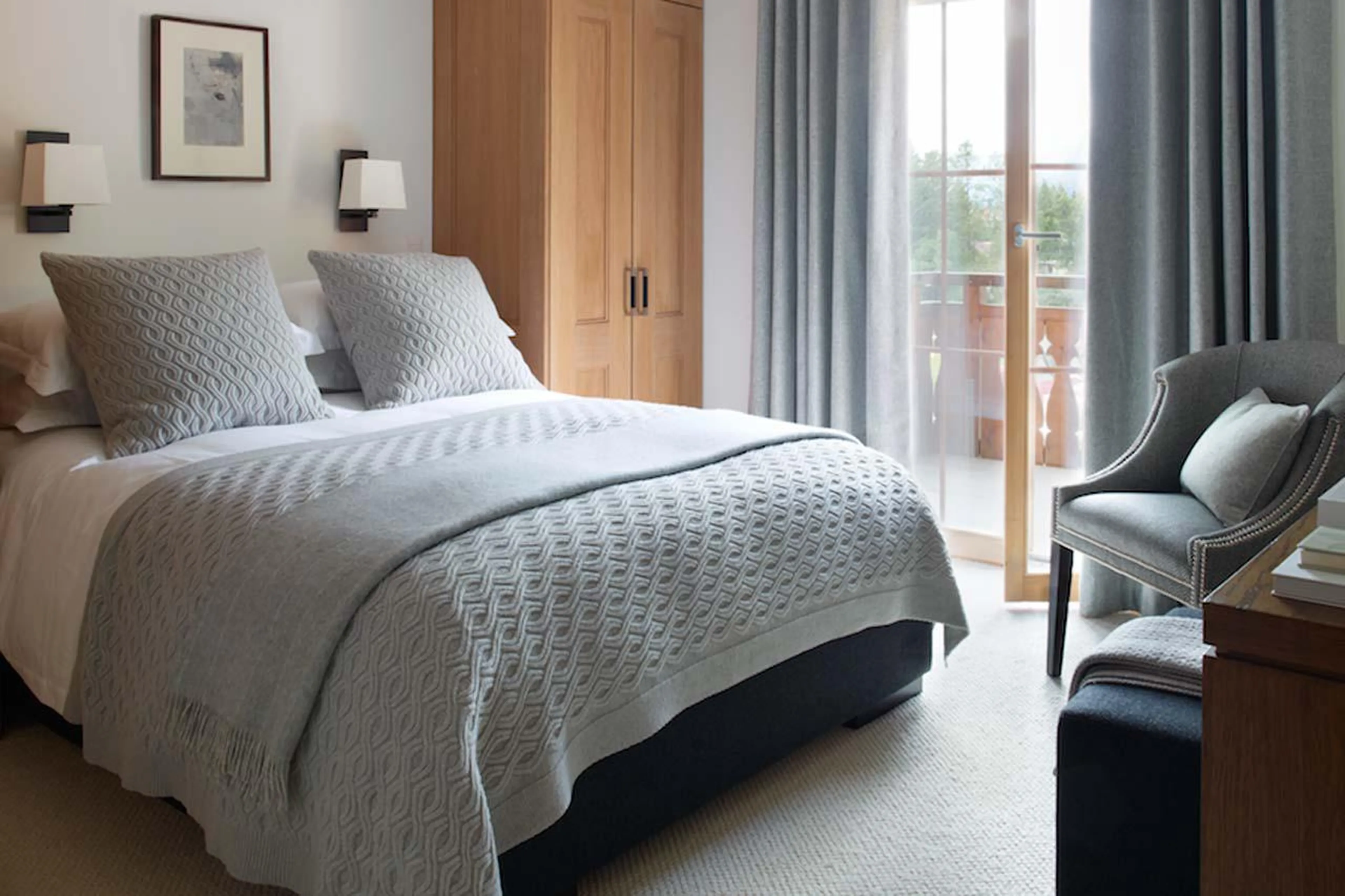 En-suite super king size bedroom in Haus Alpina in Klosters