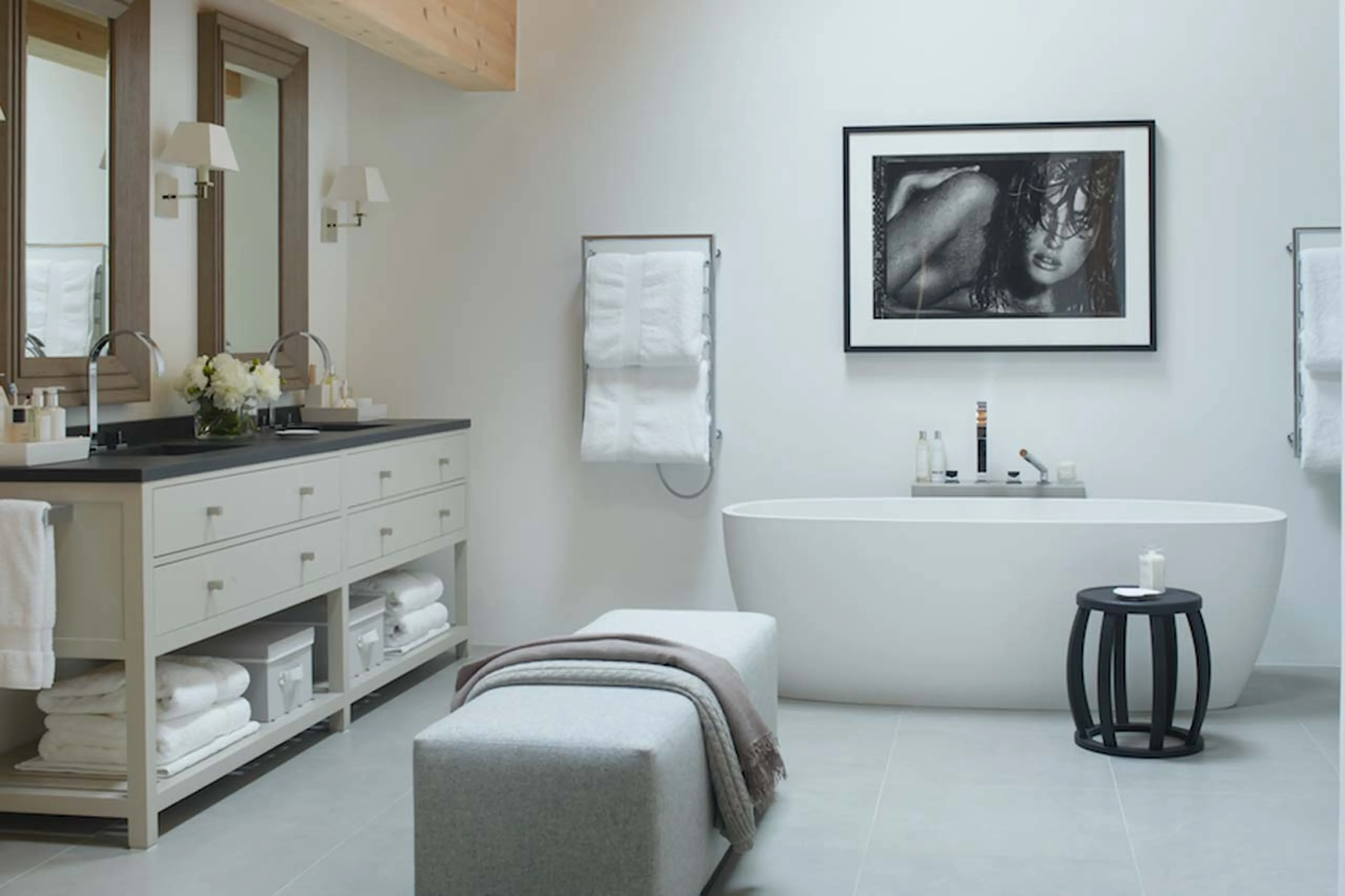 Bathroom en-suite to master bedroom in Haus Alpina in Klosters