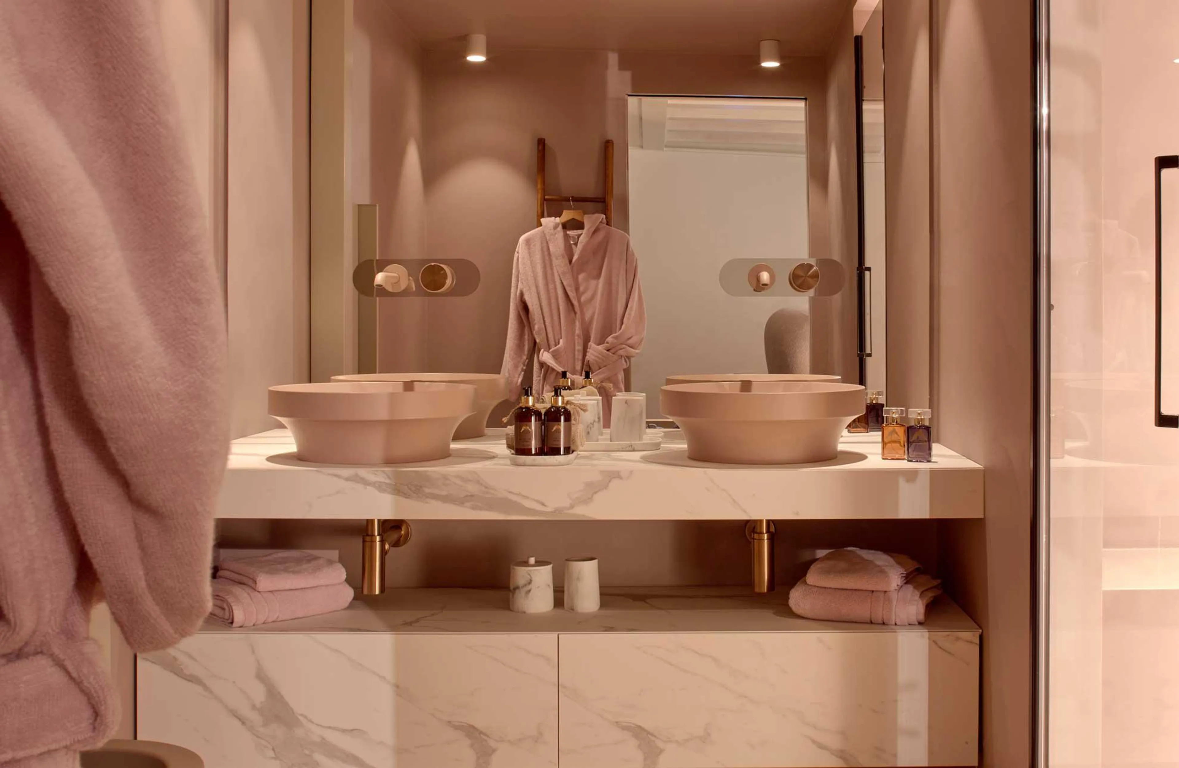 Double basin in Heritage Carrel, Cervinia