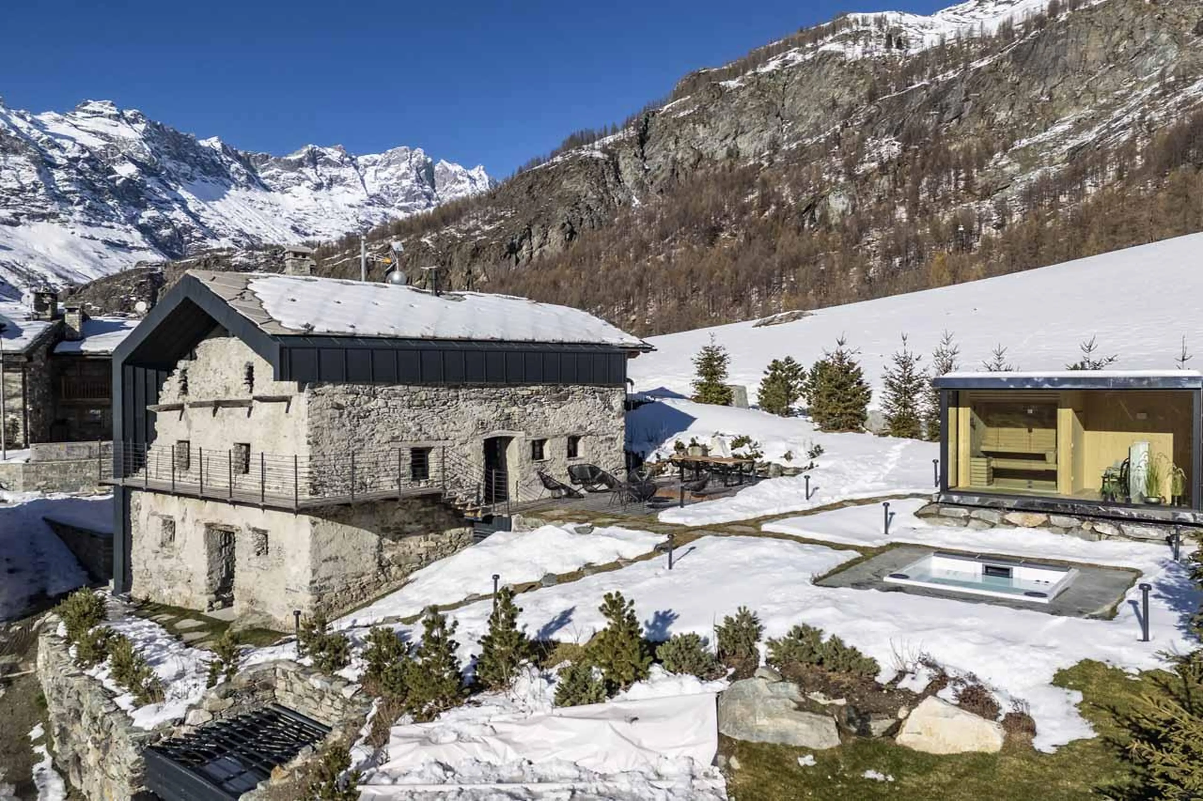 Finnish sauna and Jacuzzi at Heritage Carrel, Cervinia