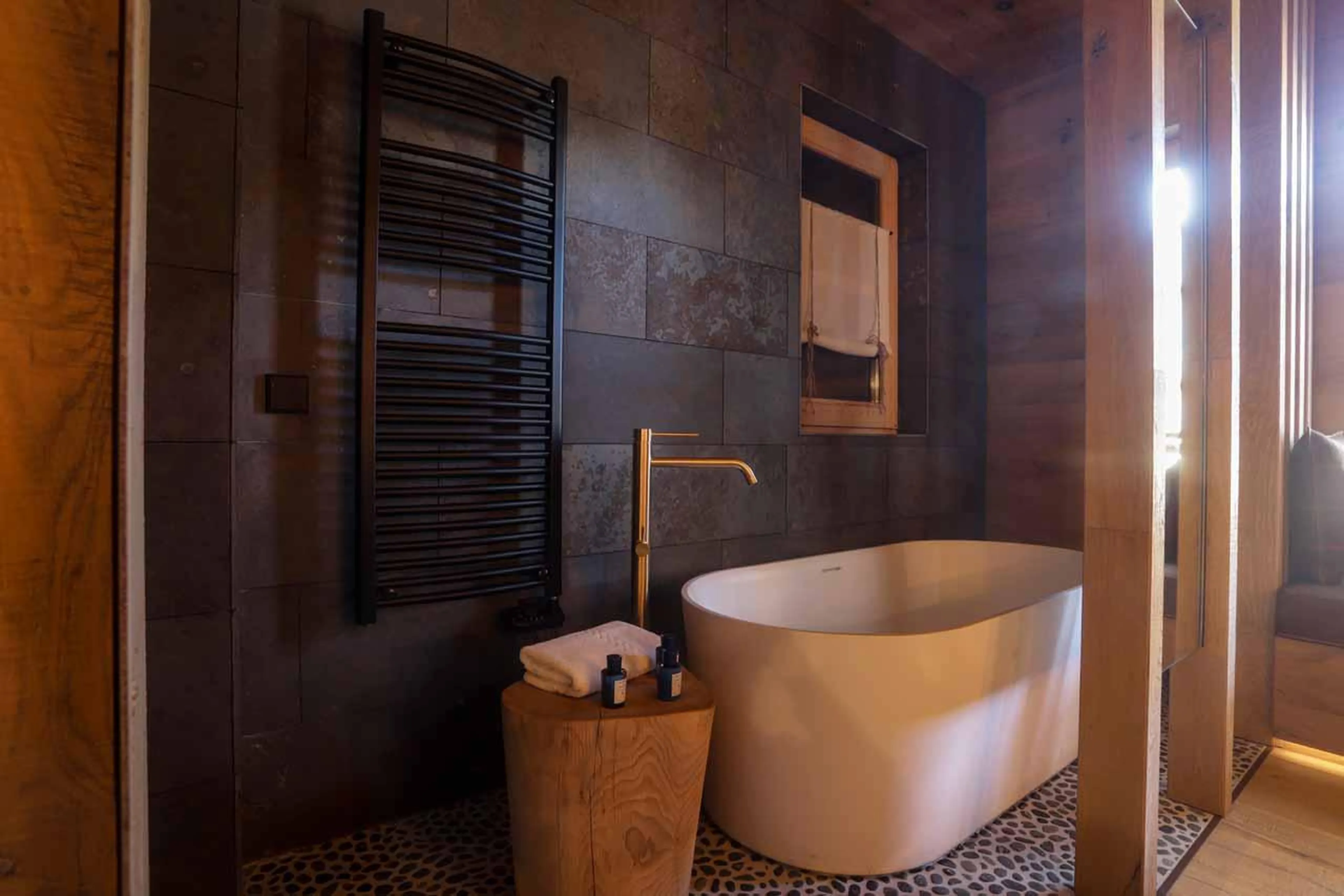 En-suite bathroom at Hermitage Mountain Lodge in Andorra