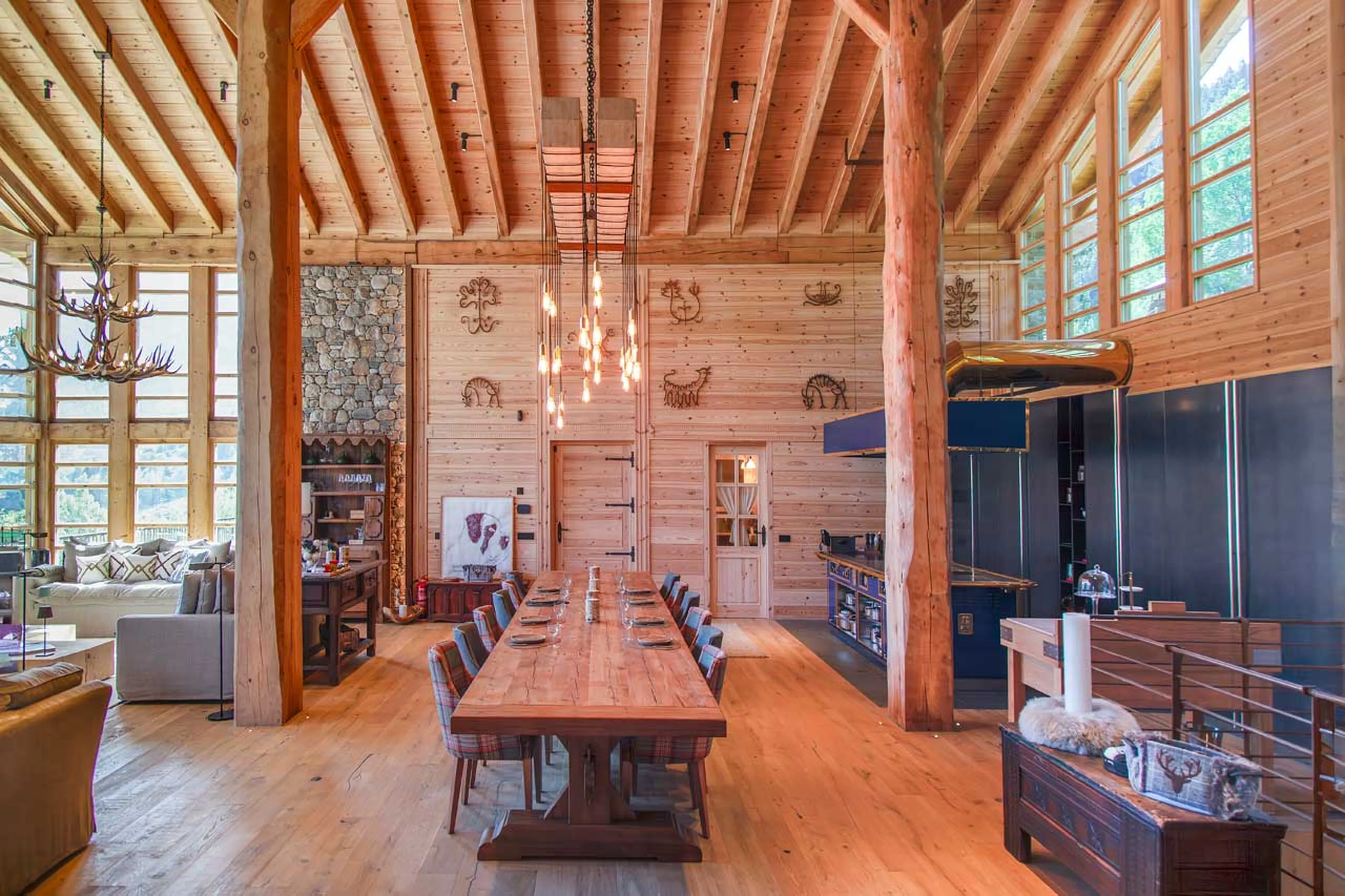 Dining area at Hermitage Mountain Lodge in Andorra