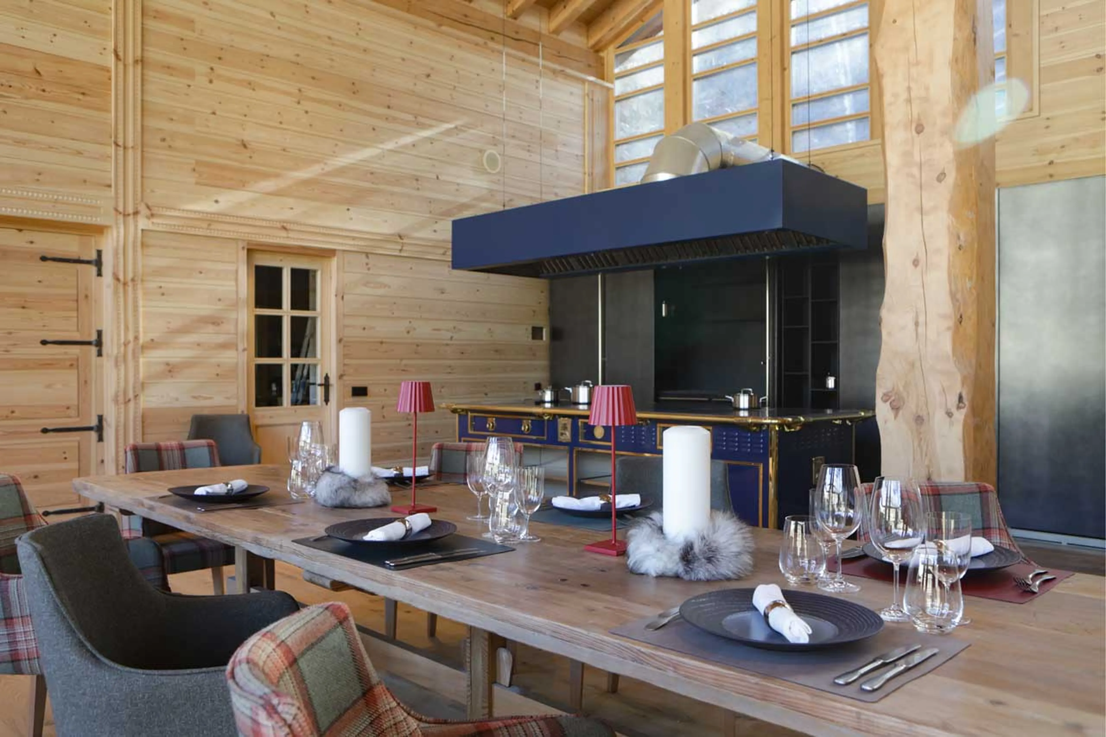 Dining and kitchen at Hermitage Mountain Lodge in Andorra