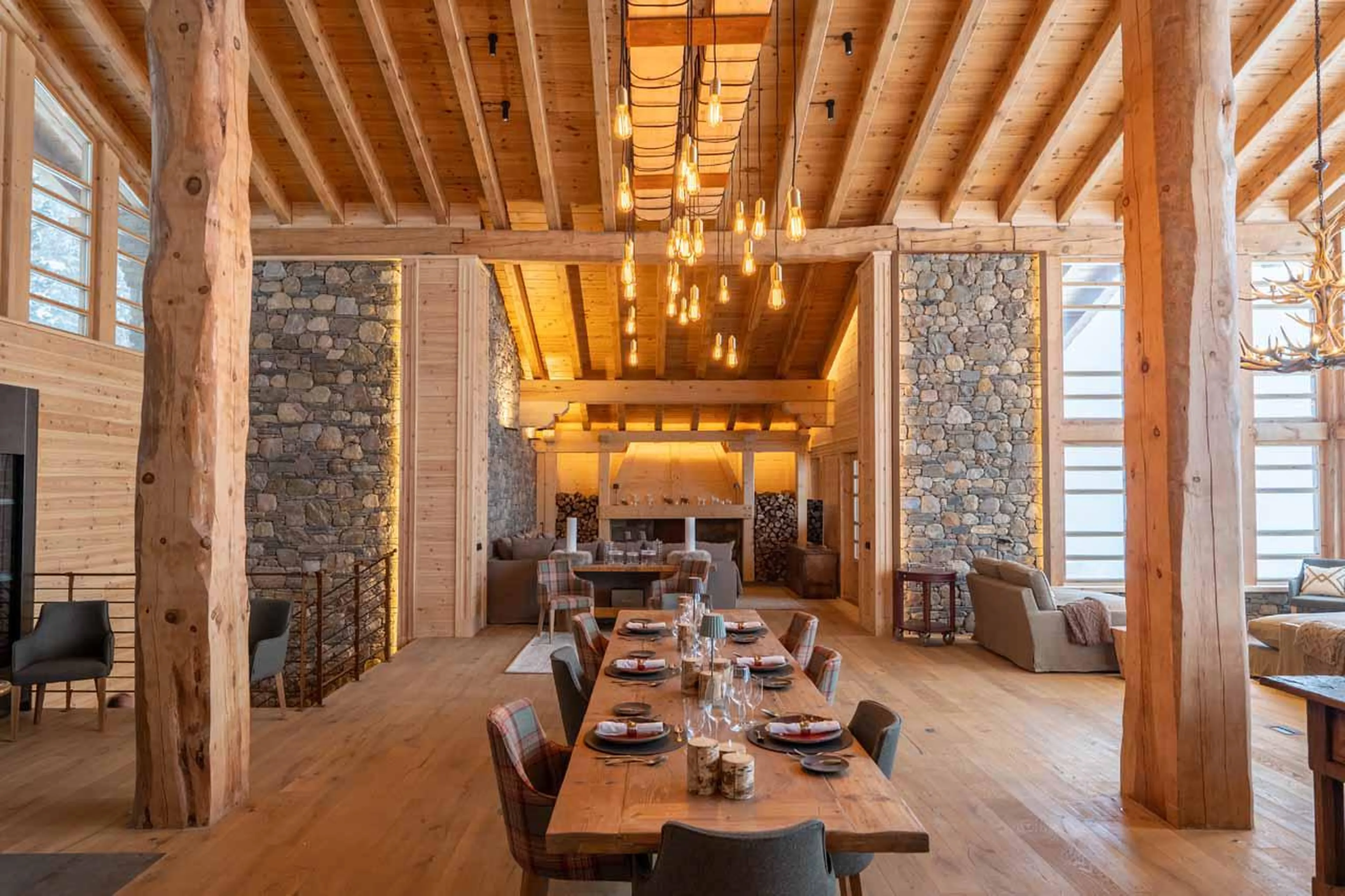 Dining area at Hermitage Mountain Lodge in Andorra