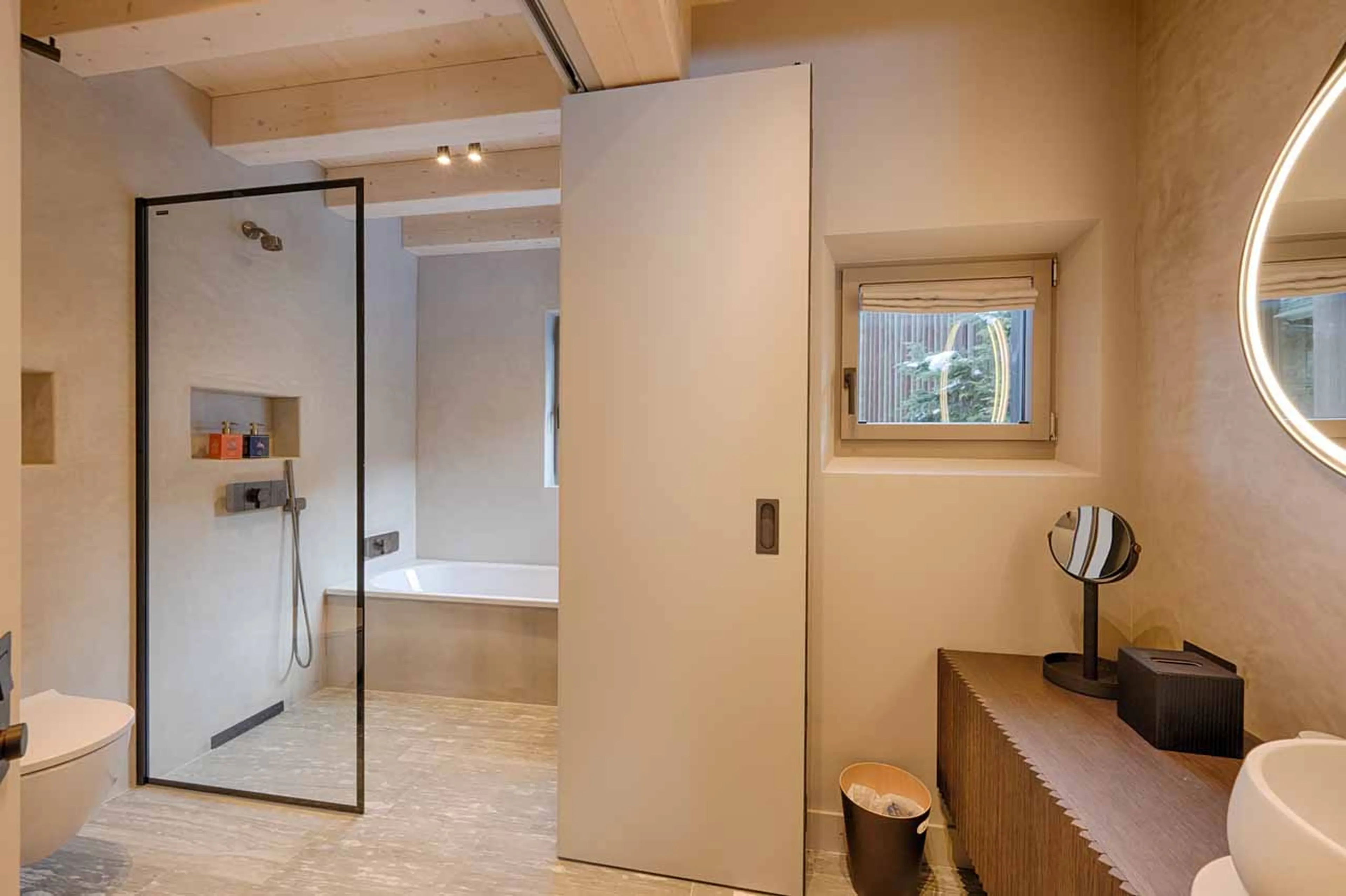 Bedroom 2 ensuite at Horu Lodge in Zermatt