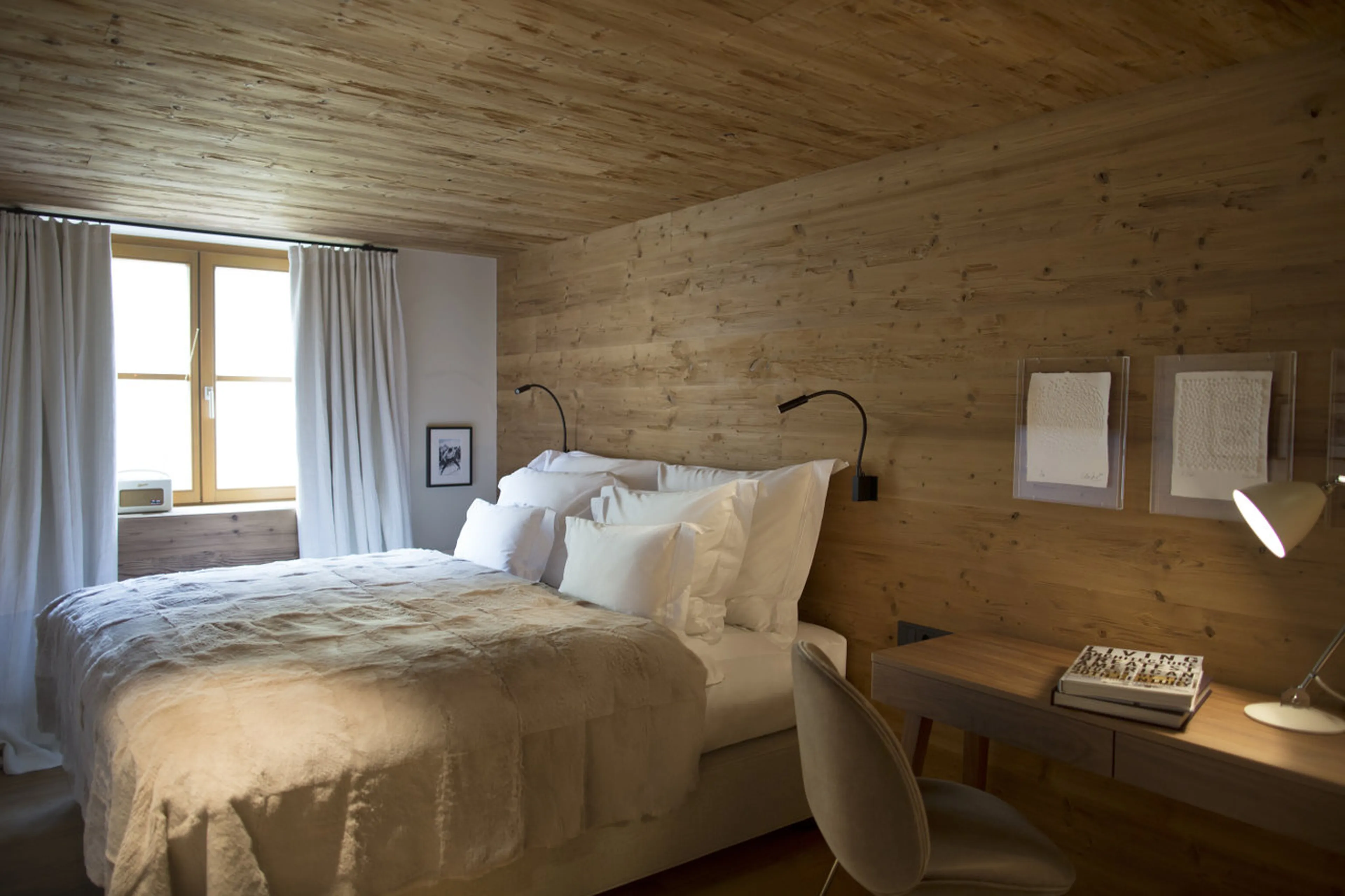 Double/twin bedroom on first floor of House Hannes Schneider in Stuben, near Zürs