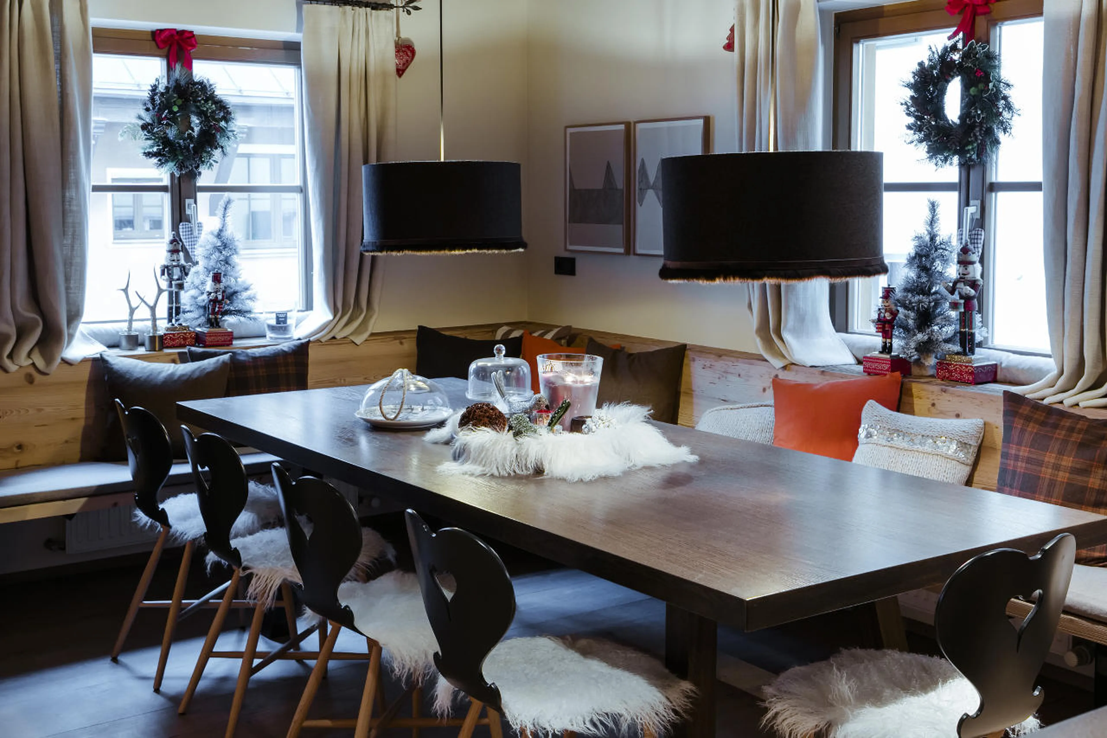 Dining table seating up to 16 guests in House Hannes Schneider in Stuben, near Zürs
