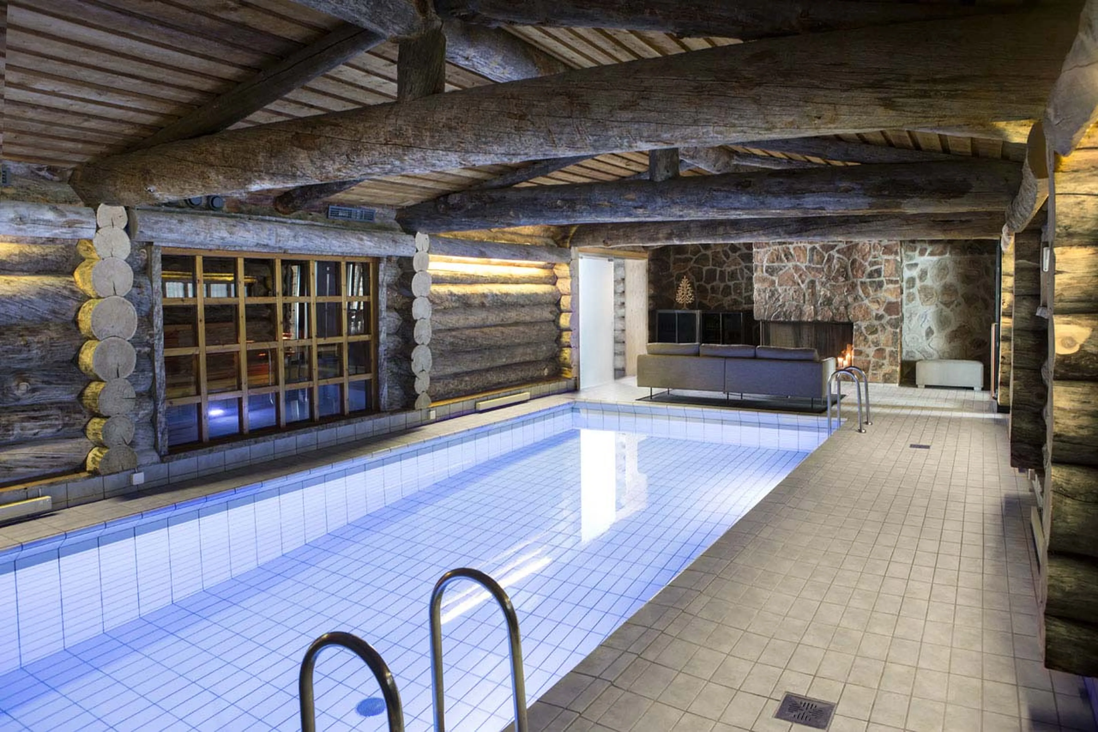 Spa with indoor pool at Javri Lodge in Finland