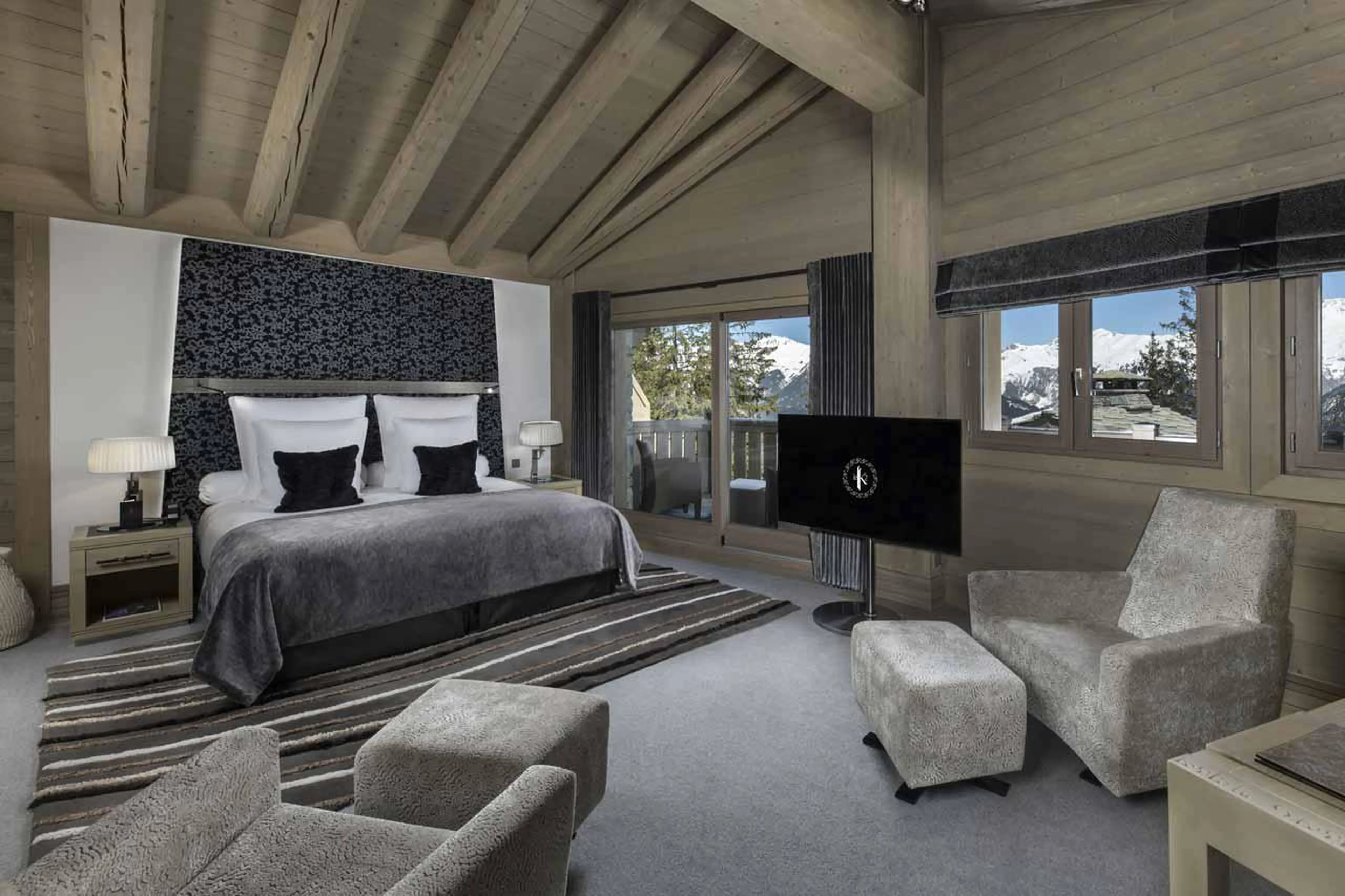 Bedroom with en suite shower room for couple in Chalet Abruzzes in Courchevel 1850