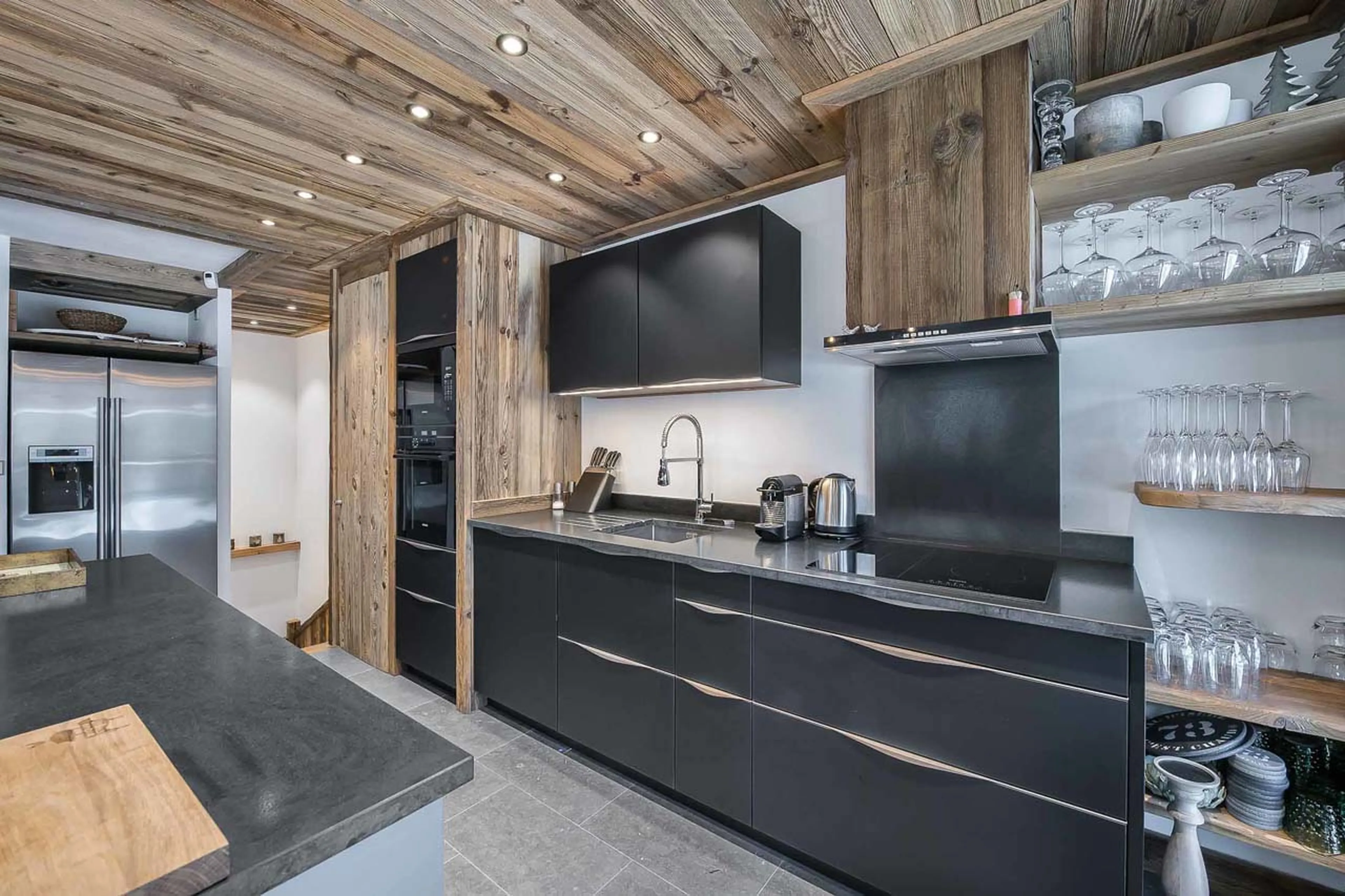 Kitchen of La Canadienne 2 in Val d'Isere