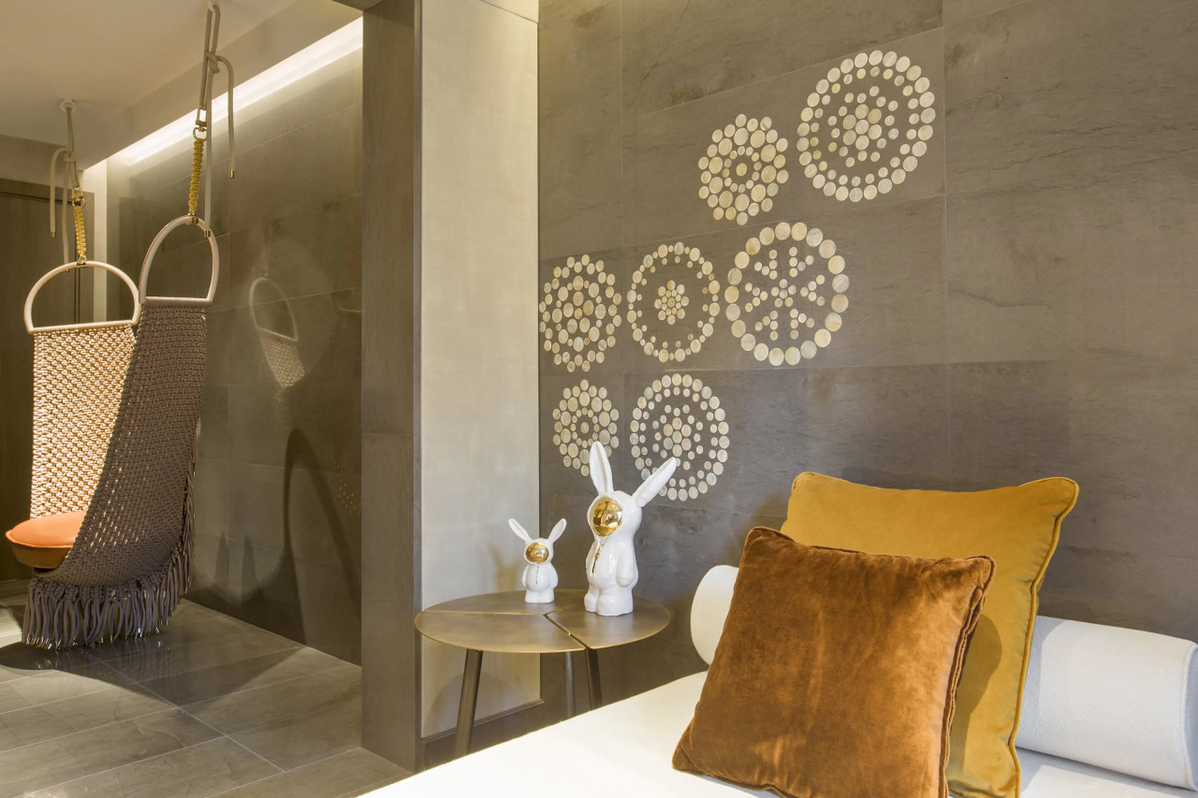 Inviting relaxation area of Le Chalet Cheval Blanc in Courchevel 1850