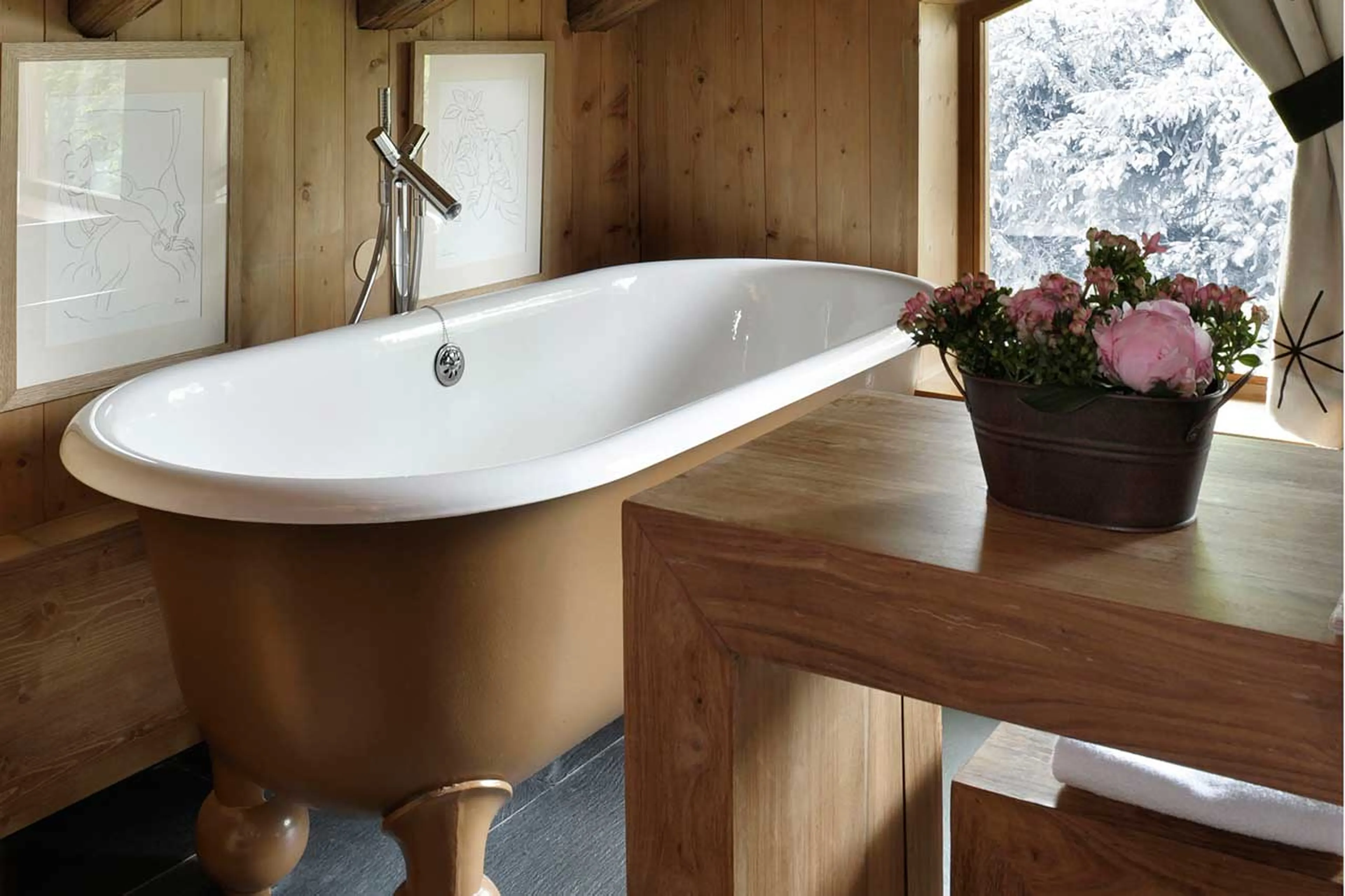 In-room bath in bedroom two at Chalet des Fermes in Megeve