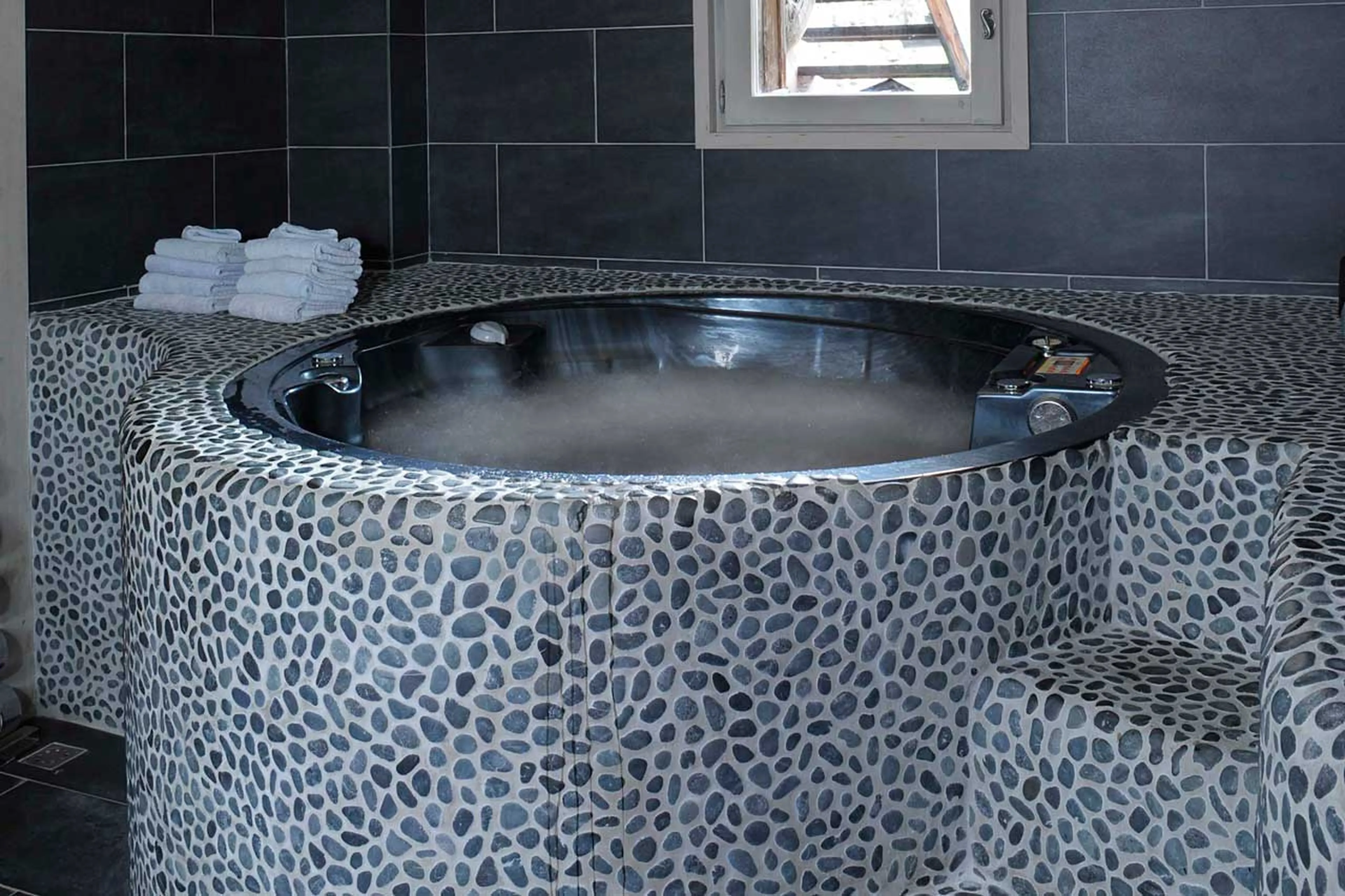 Jacuzzi in wellness area of Chalet des Fermes in Megeve