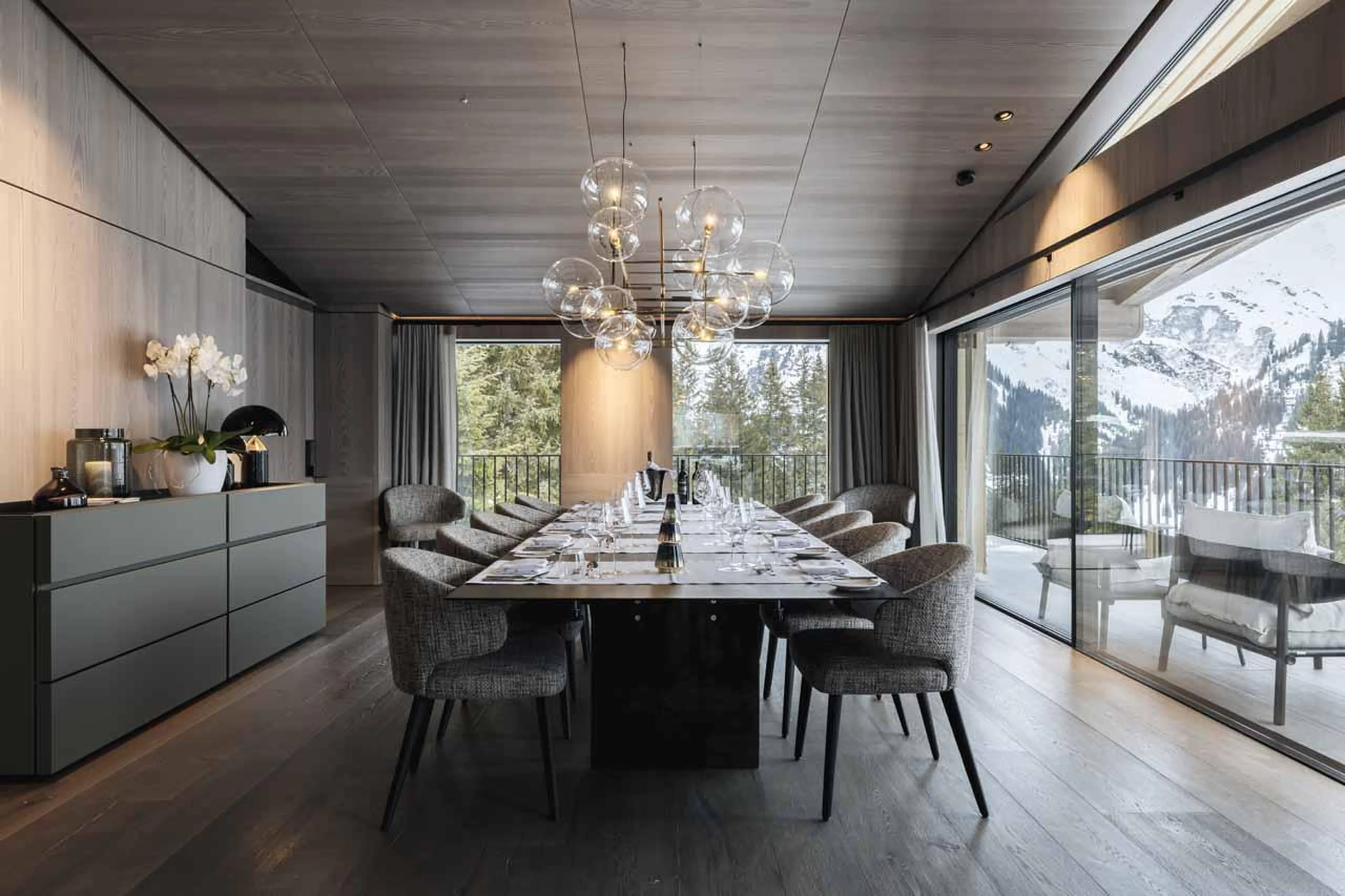 Floor-to-ceiling windows in Le Chalet, Lech