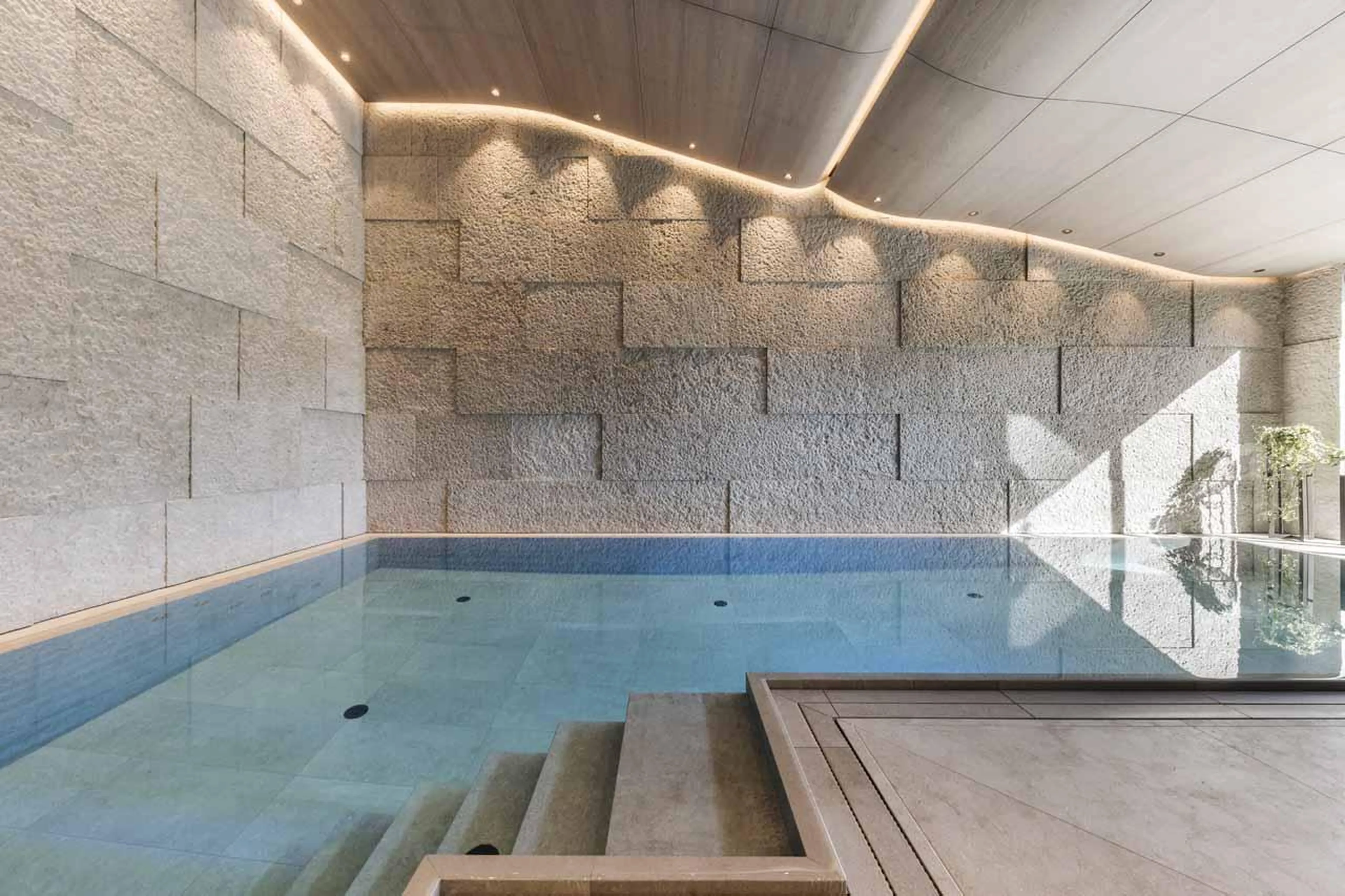 Indoor swimming pool in Le Chalet, Lech