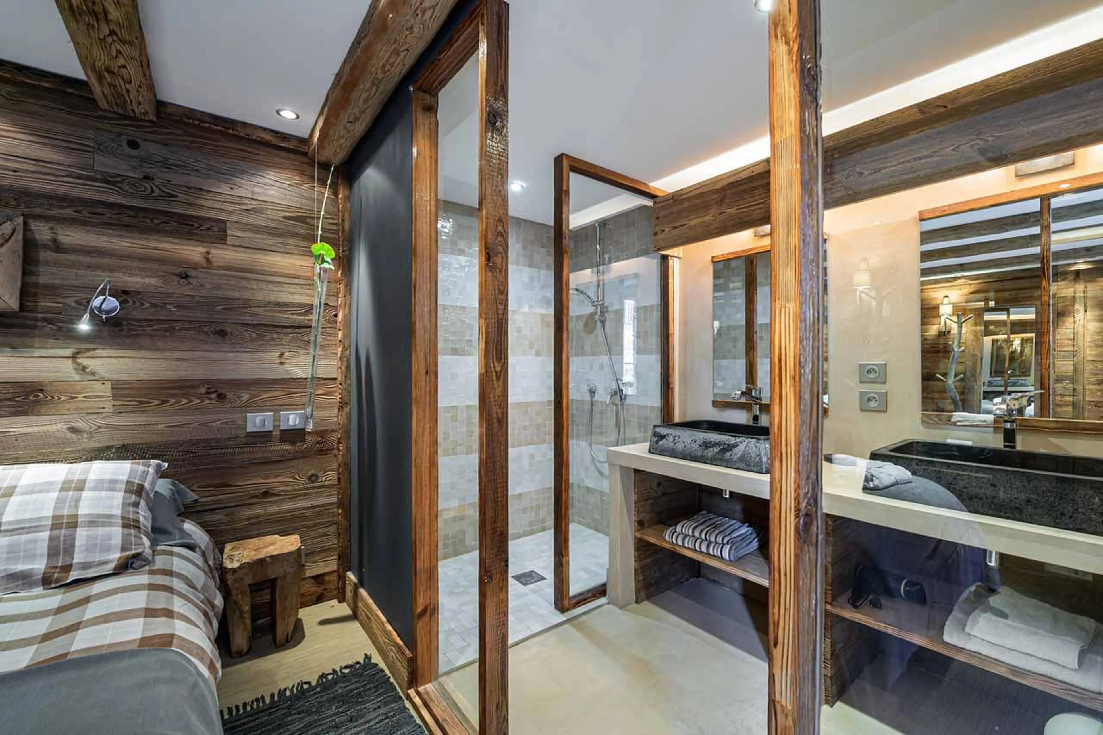 En-suite shower room at Le Chalet in St Martin de Belleville