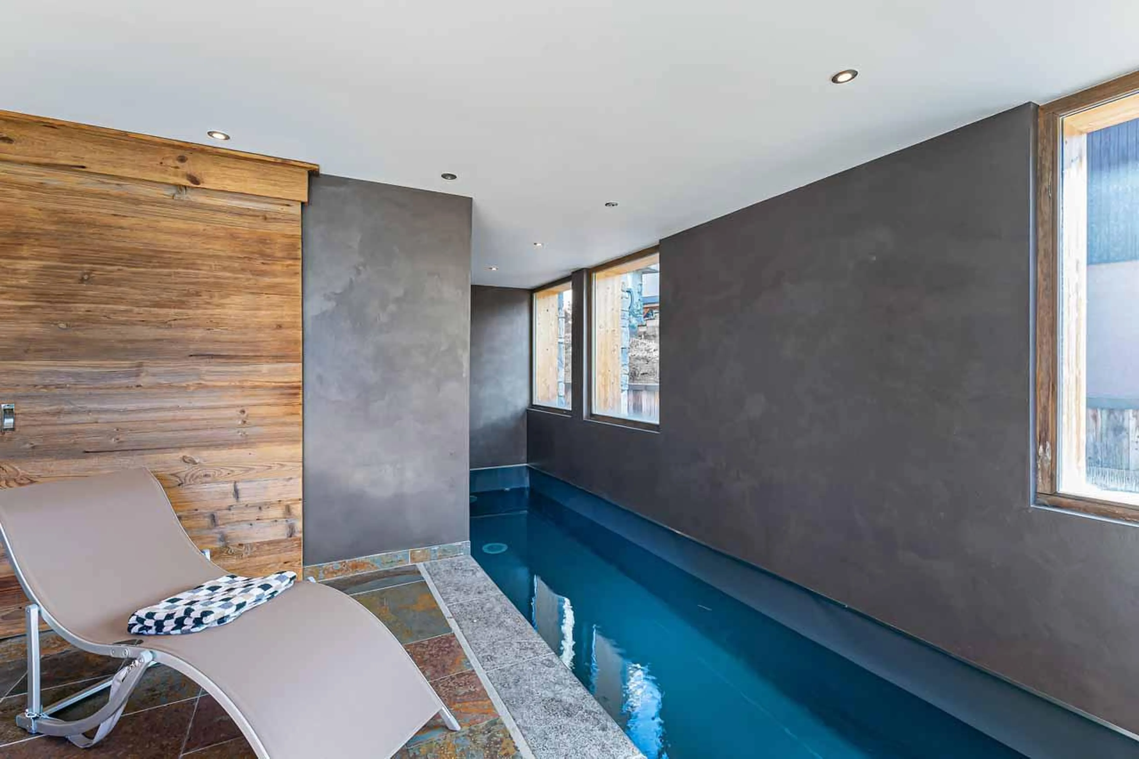 Indoor swimming pool at Le Chalet in St Martin de Belleville