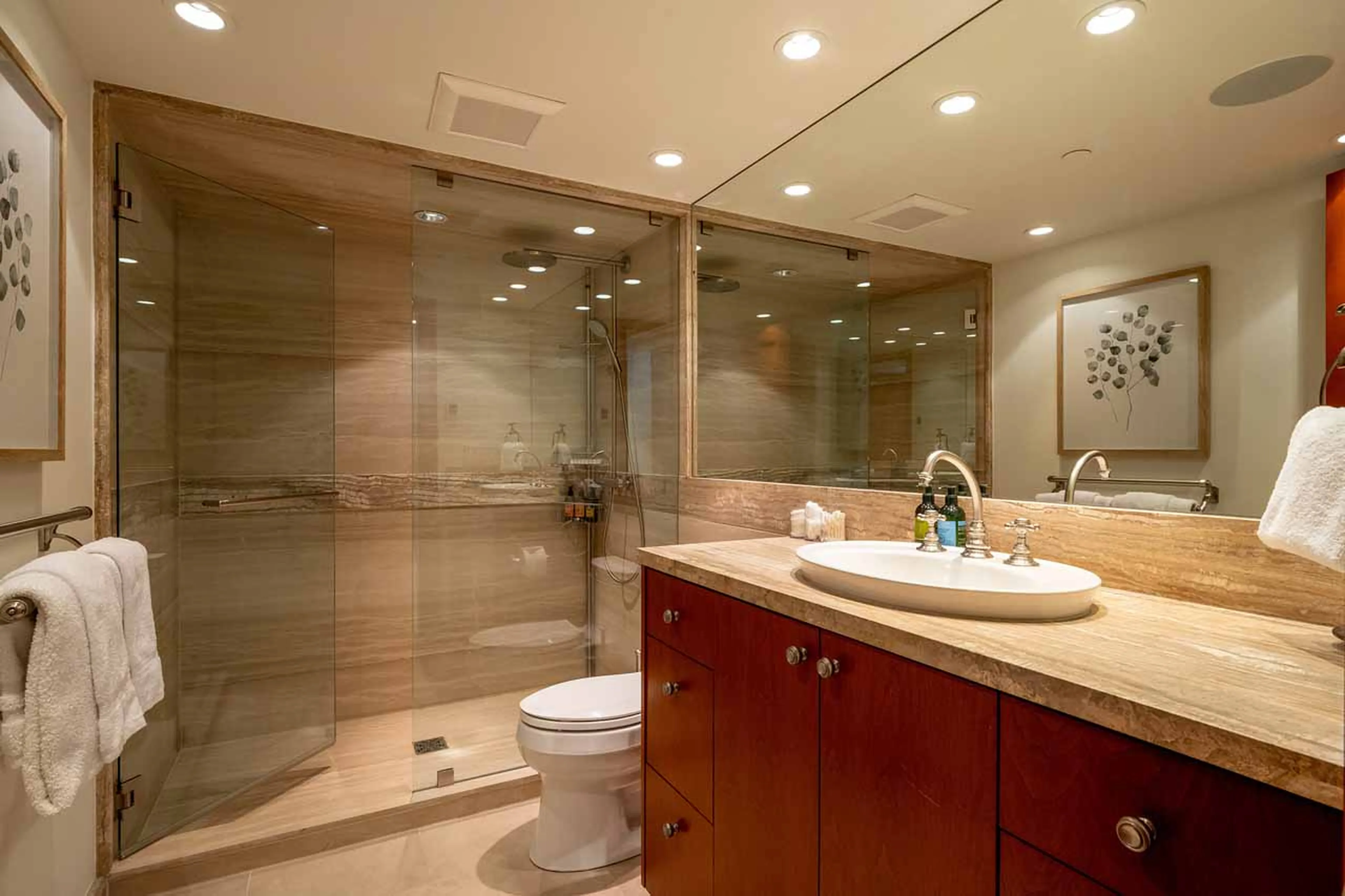 Lower floor shared bedroom at Le Chamois Penthouse in Whistler