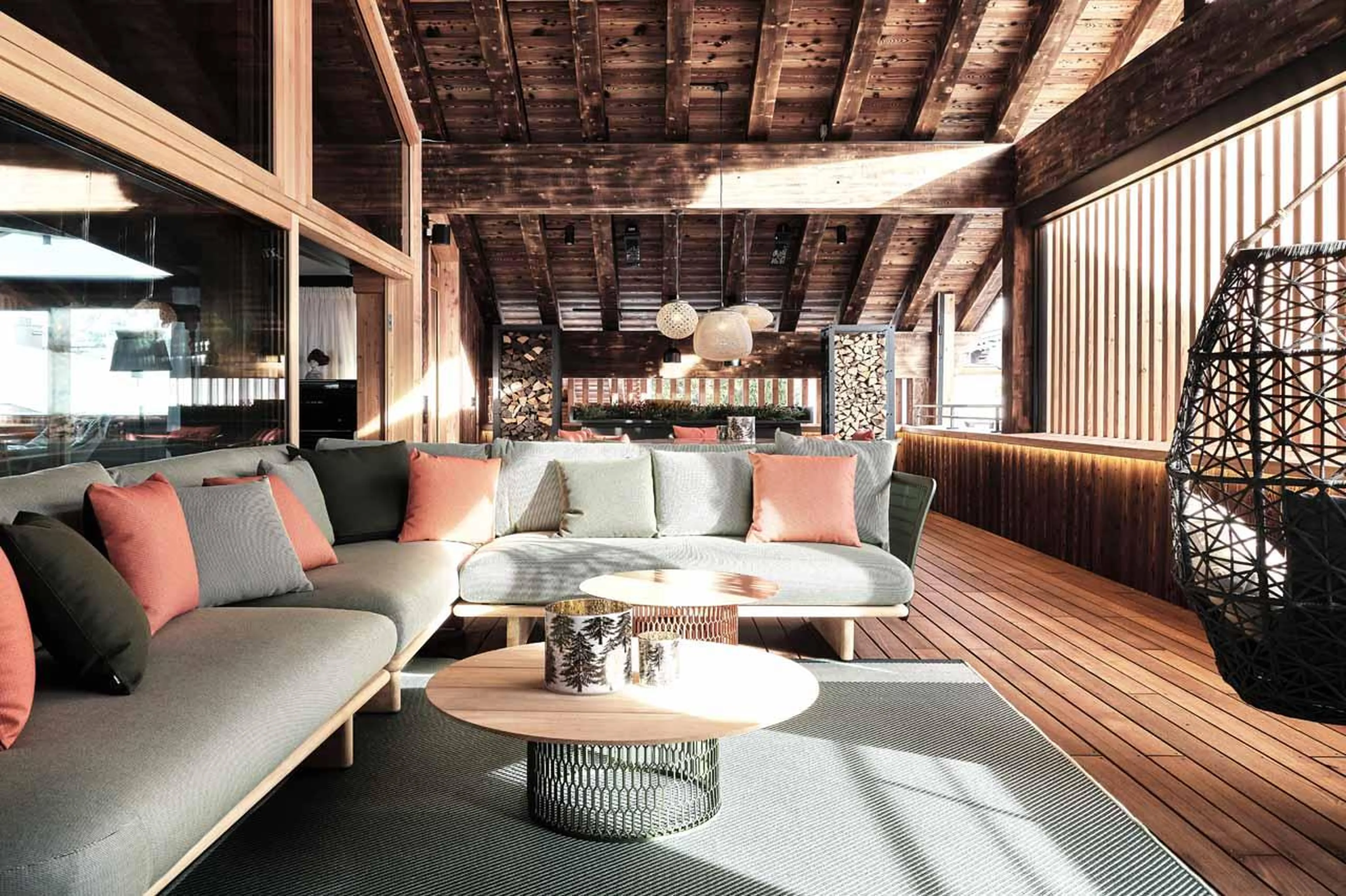 Wrap-around sofa and coffee table in Lech Lodge Loft, Lech