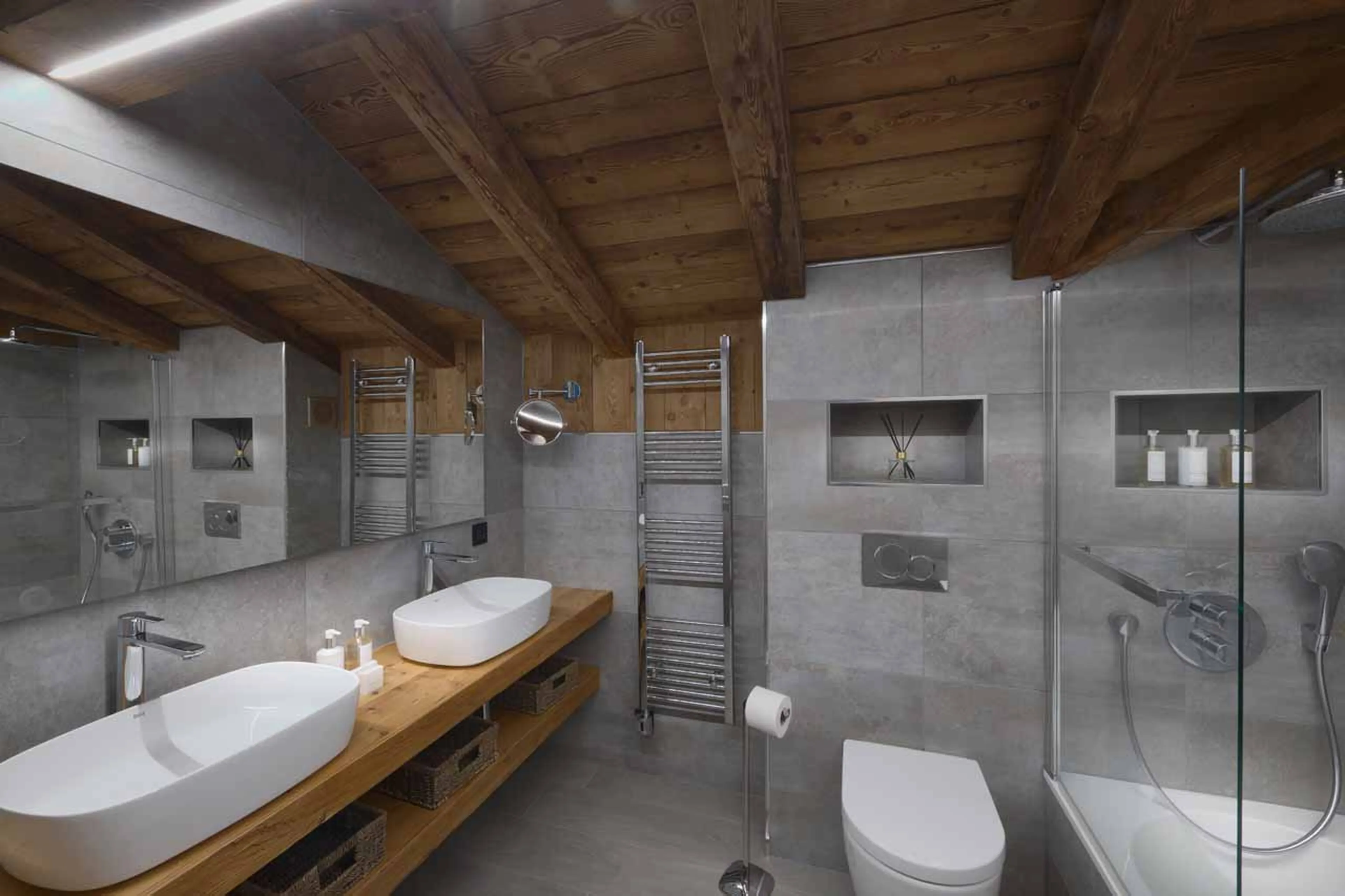 Bathroom five at Lodge de Nants in Morzine
