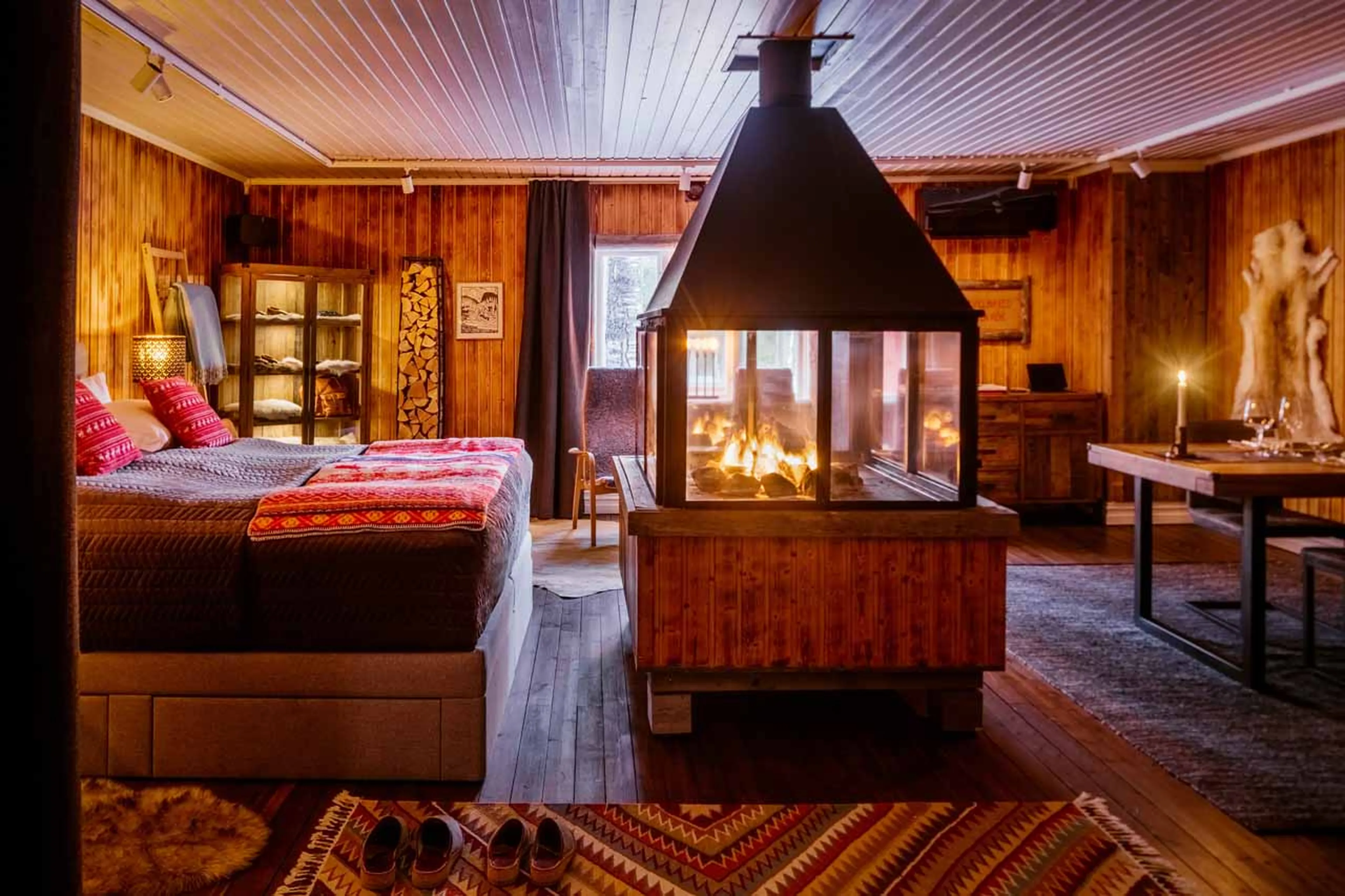 King-size bed in Logger's Lodge in Sweden