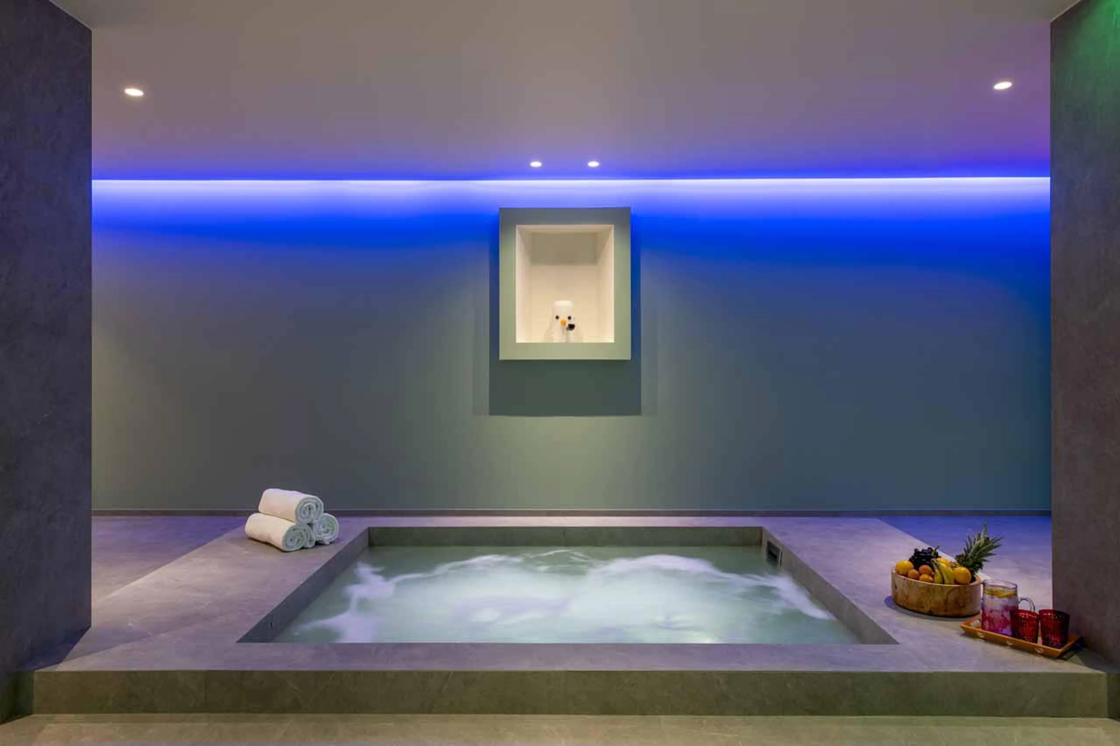 Indoor hot tub in Lord of Snow, Courchevel 1850