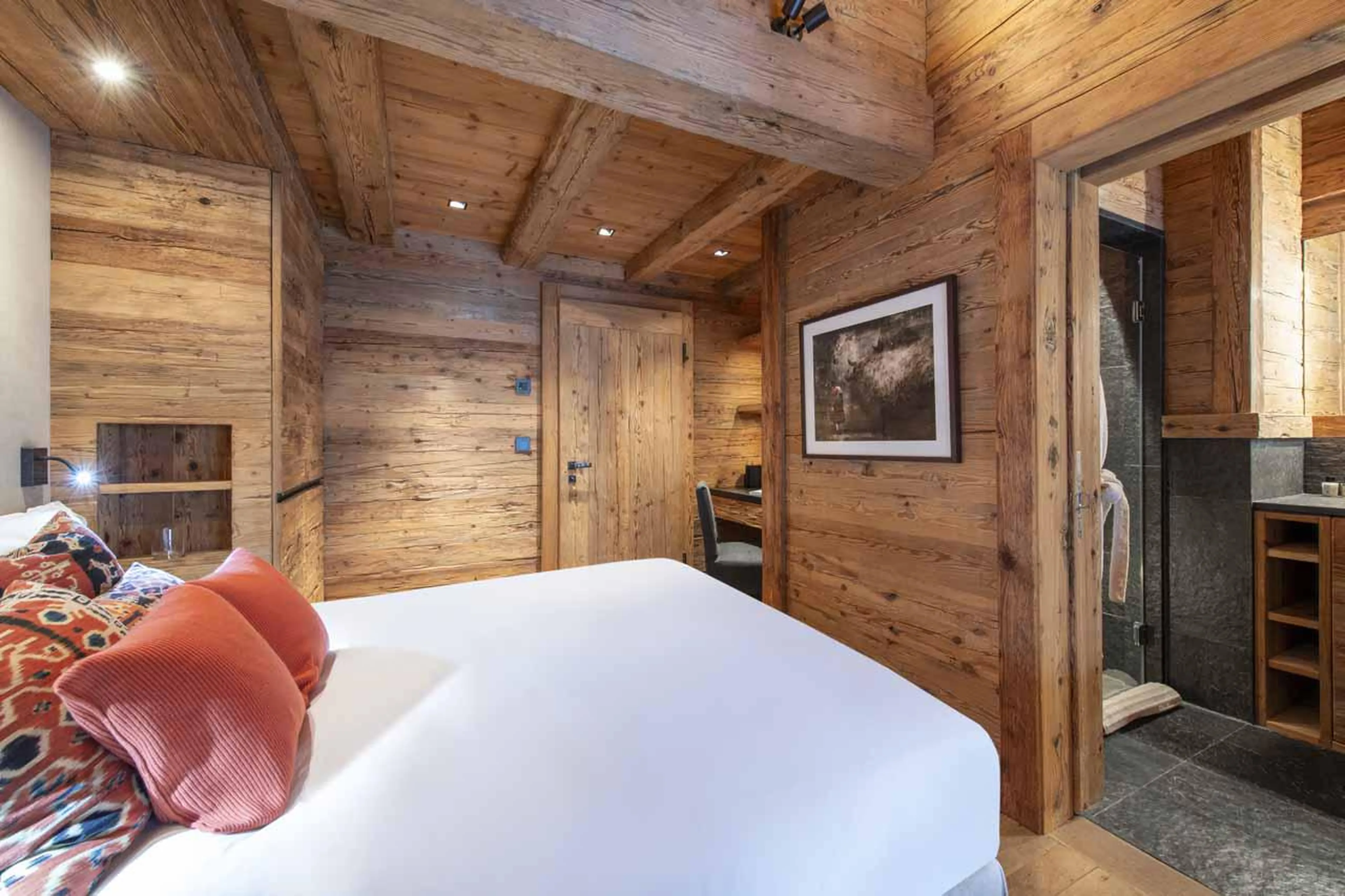 Plentiful storage space with floor-to-ceiling cupboards at Marmotte Penthouse in Verbier