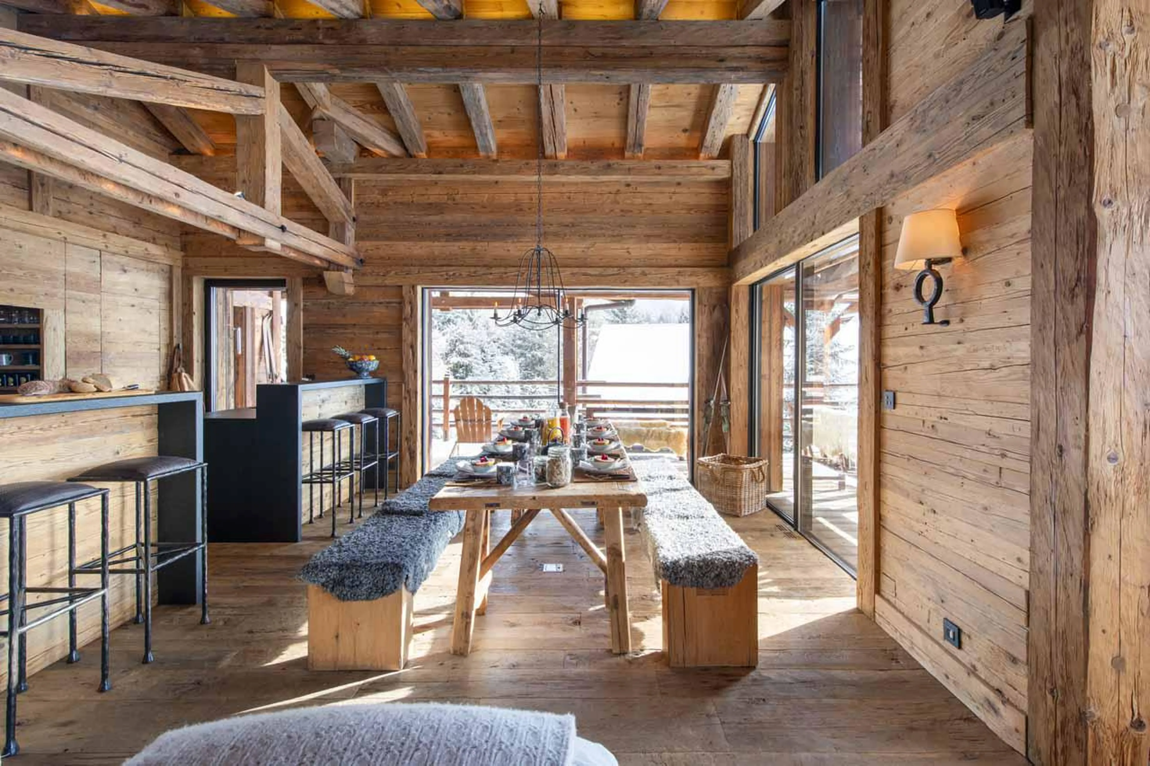 Dining table with space for ten guests at Marmotte Penthouse in Verbier