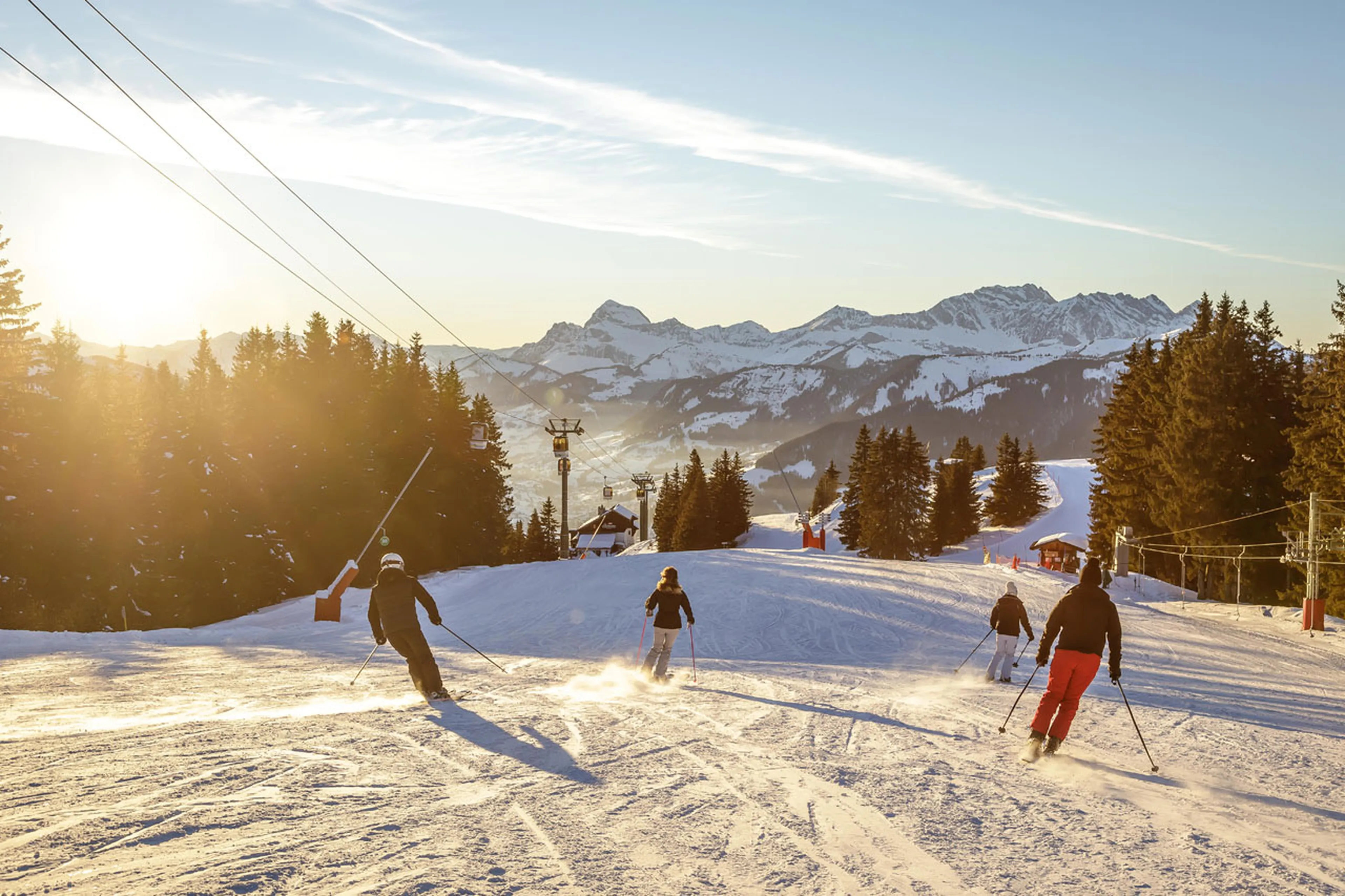 Mixed group skiing in Megeve