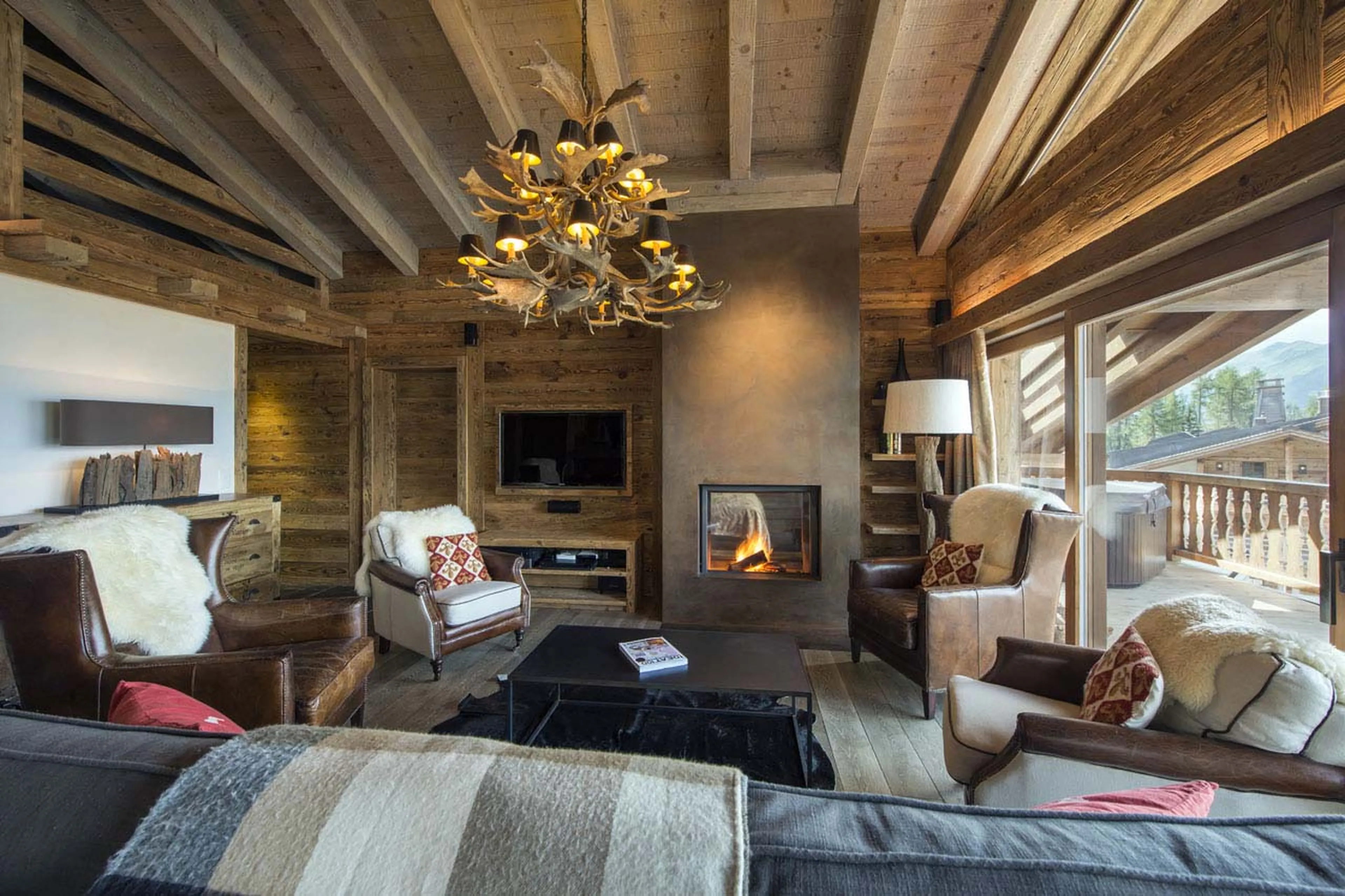 Living room and balcony of No. 5 Penthouse in Verbier